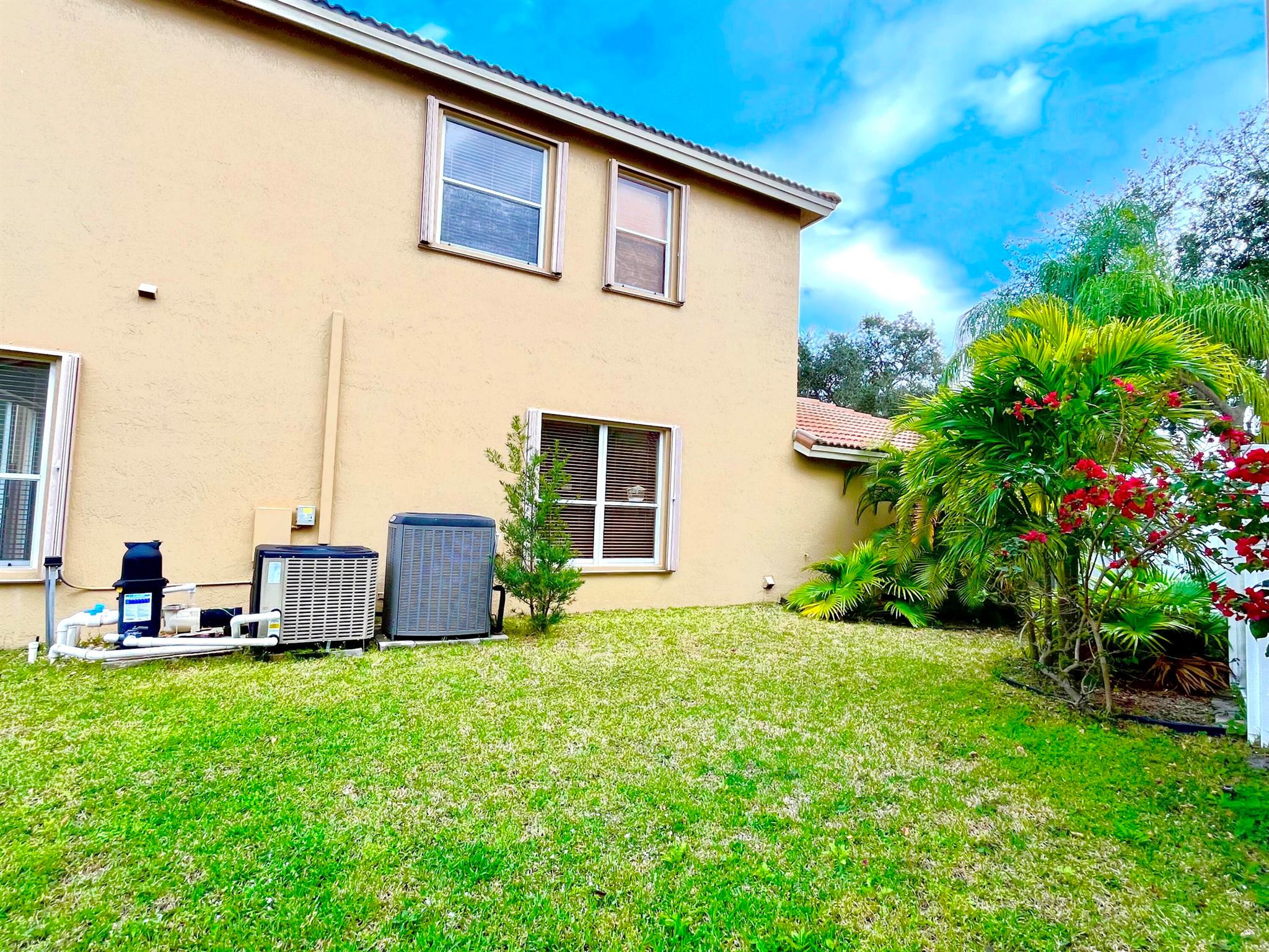 5012 Victoria Circle Property Photo 5