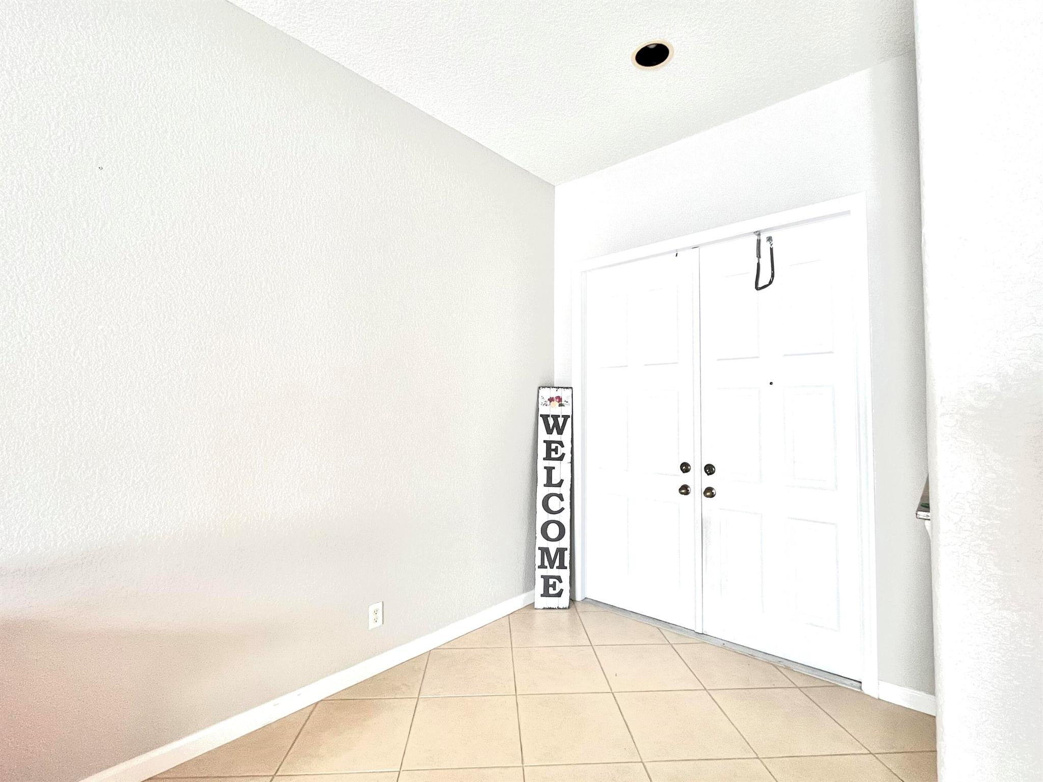 5012 Victoria Circle Property Photo 10