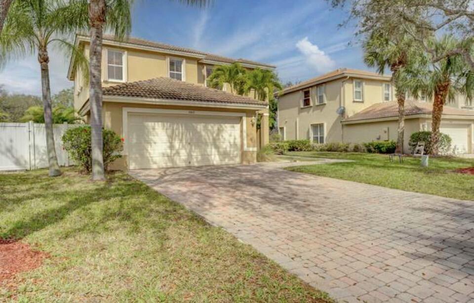 5012 Victoria Circle Property Photo 3