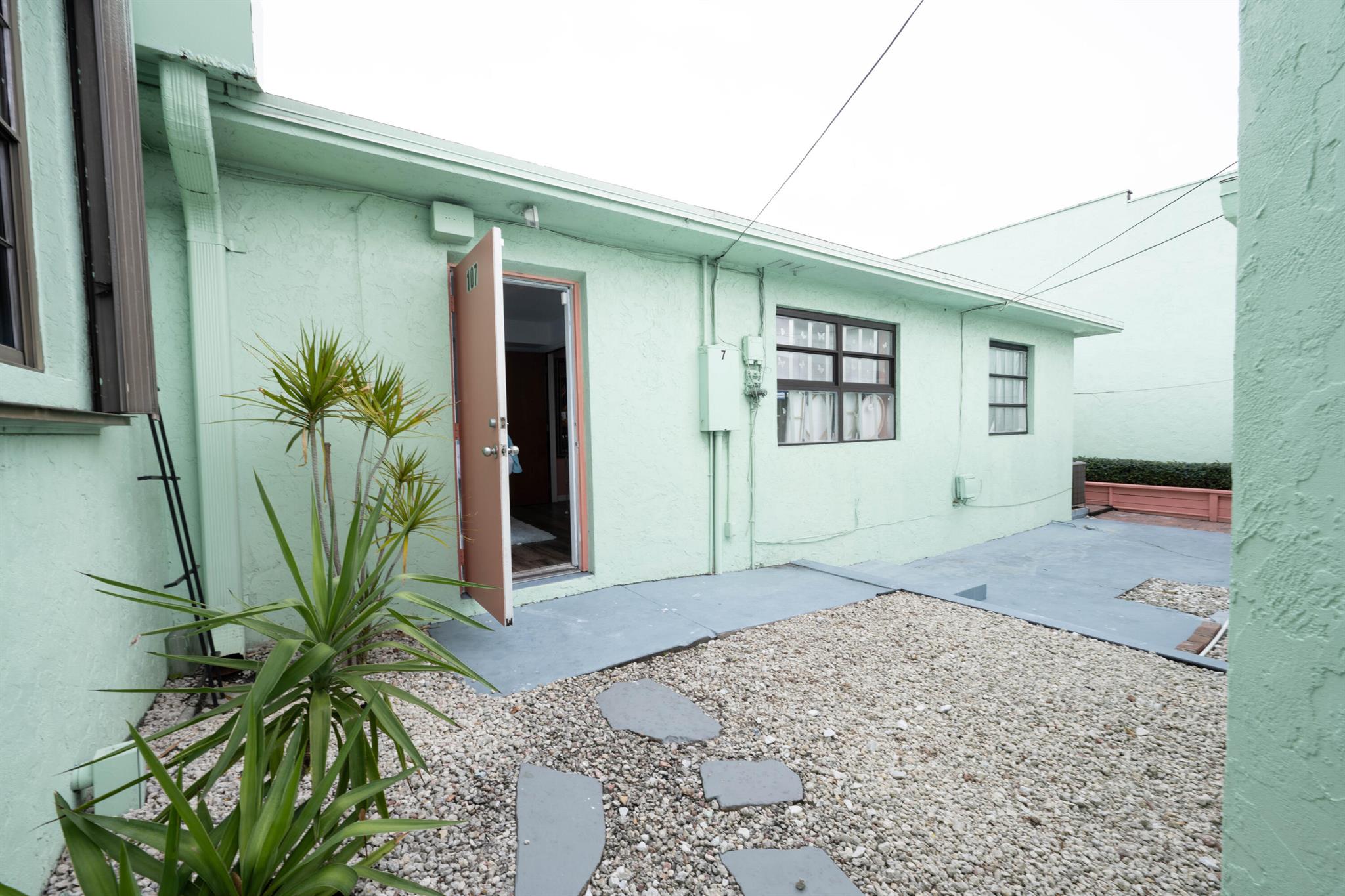 401 S Dixie Highway 107 Property Photo 19