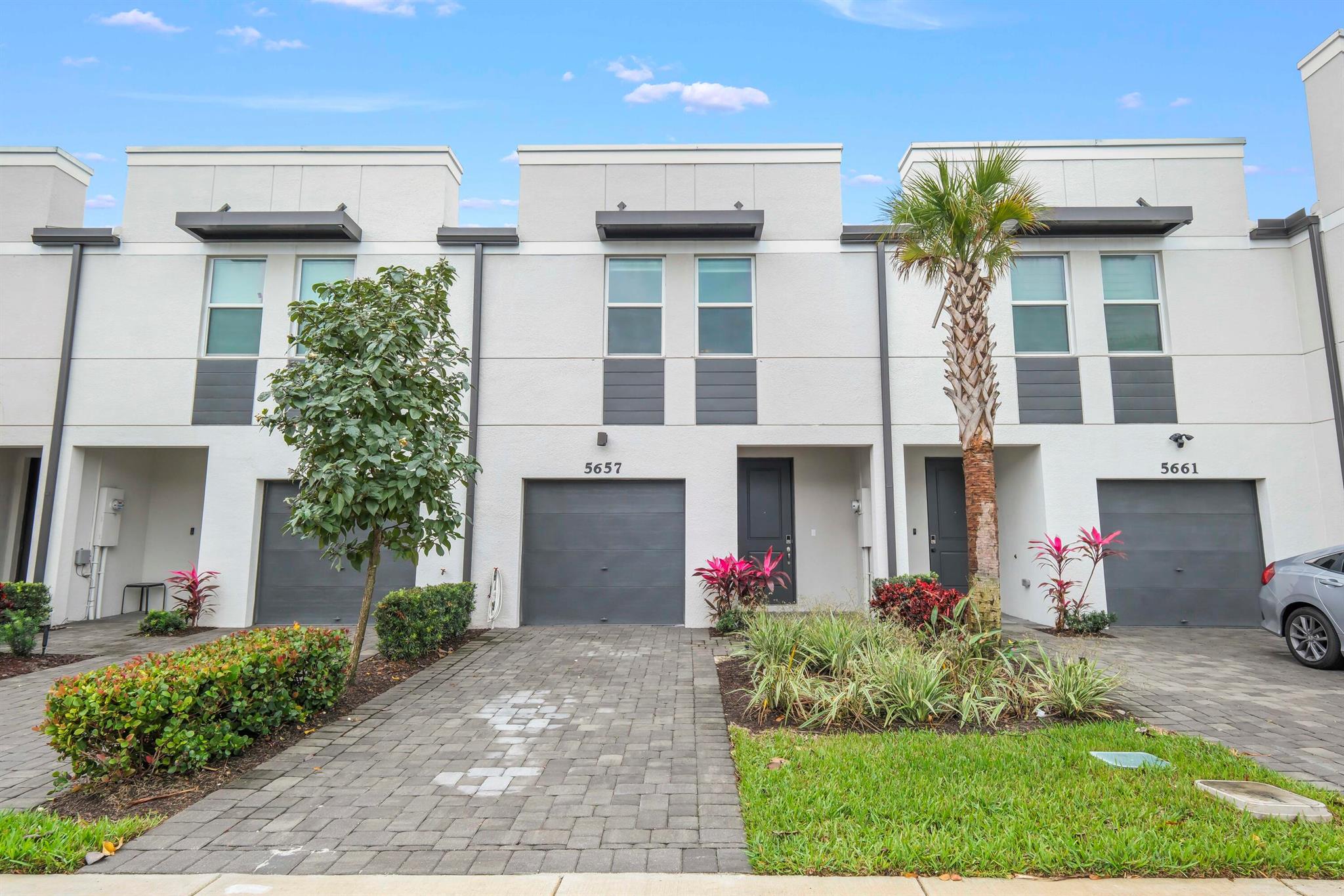 5657 Mentmore Drive Property Photo 1