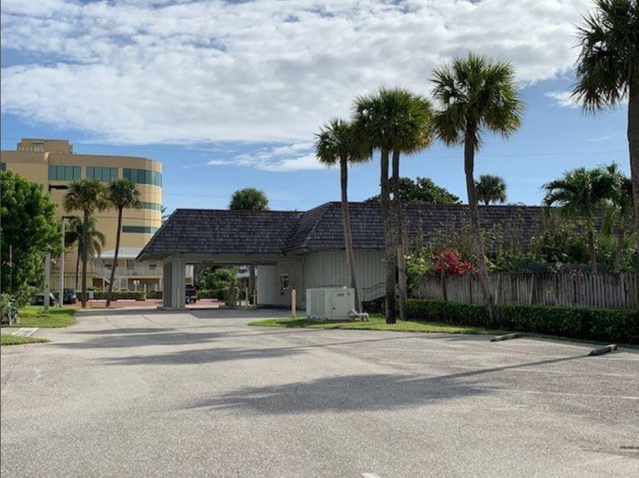 1200 E Blue Heron Boulevard Property Photo 7