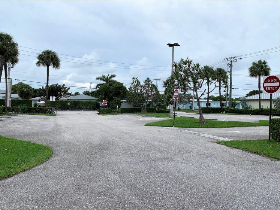 1200 E Blue Heron Boulevard Property Photo 8