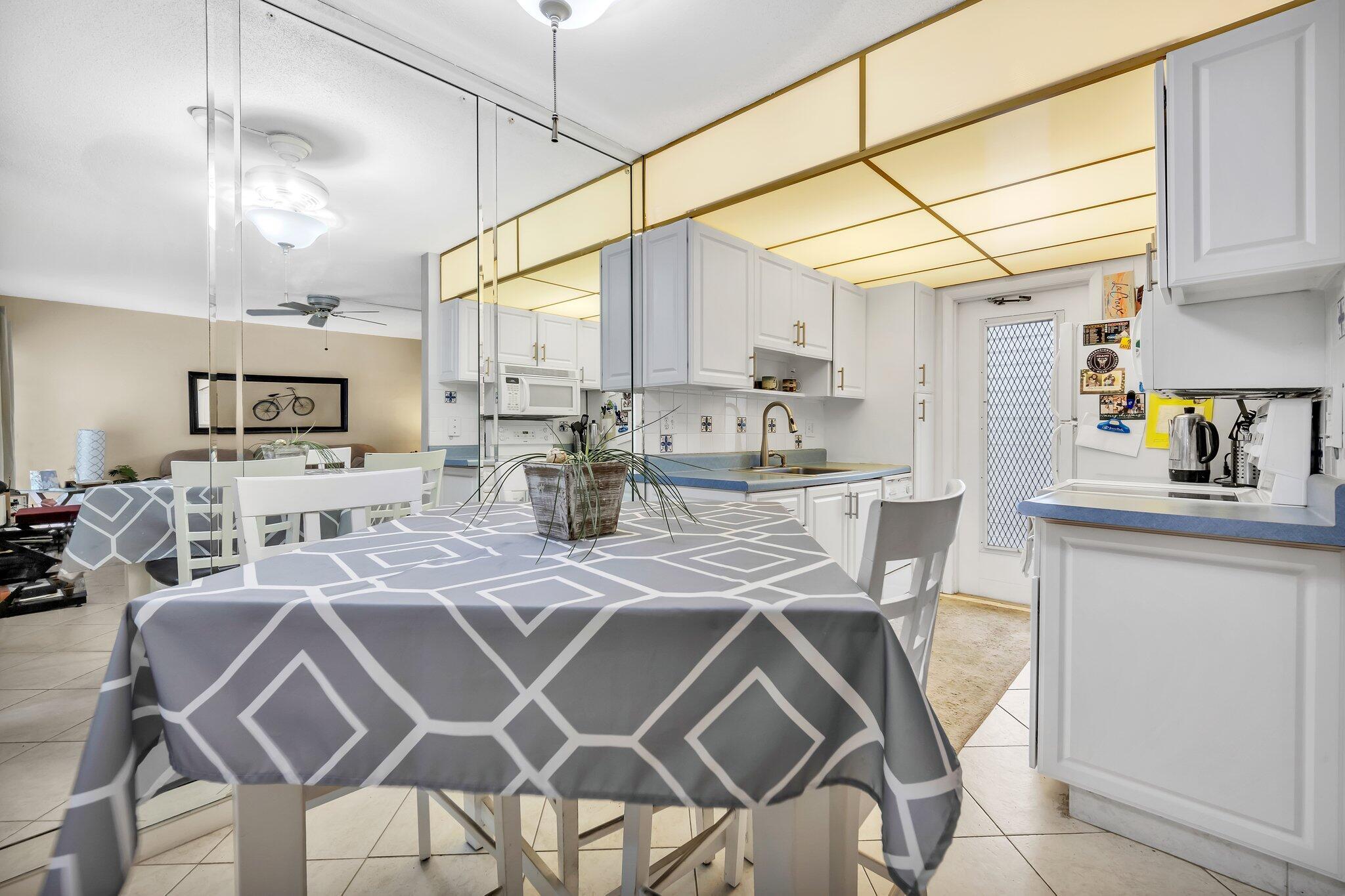 224 Hibiscus Avenue 251