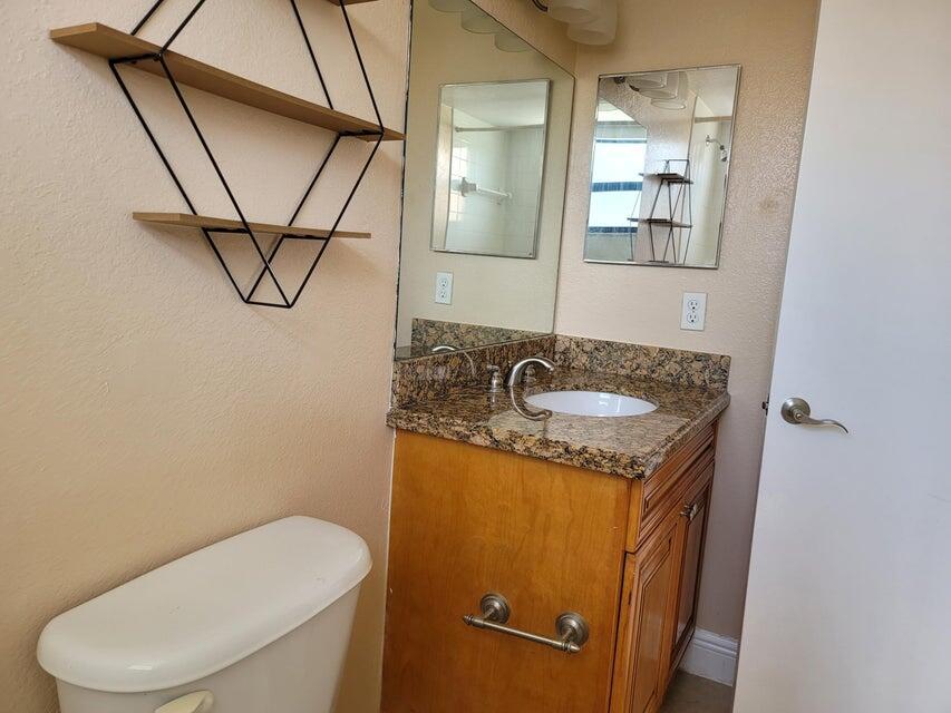 1542 Lake Crystal H Property Photo 4