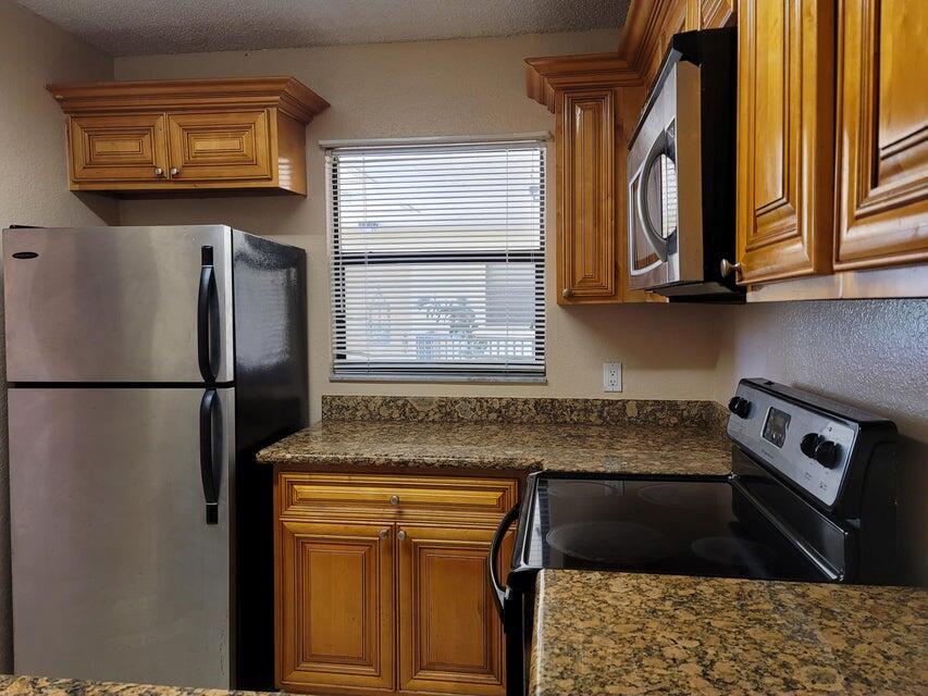 1542 Lake Crystal H Property Photo 8