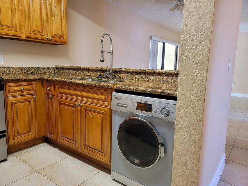 1542 Lake Crystal H Property Photo 9