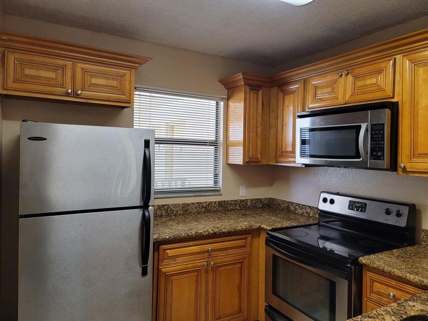 1542 Lake Crystal H Property Photo 10