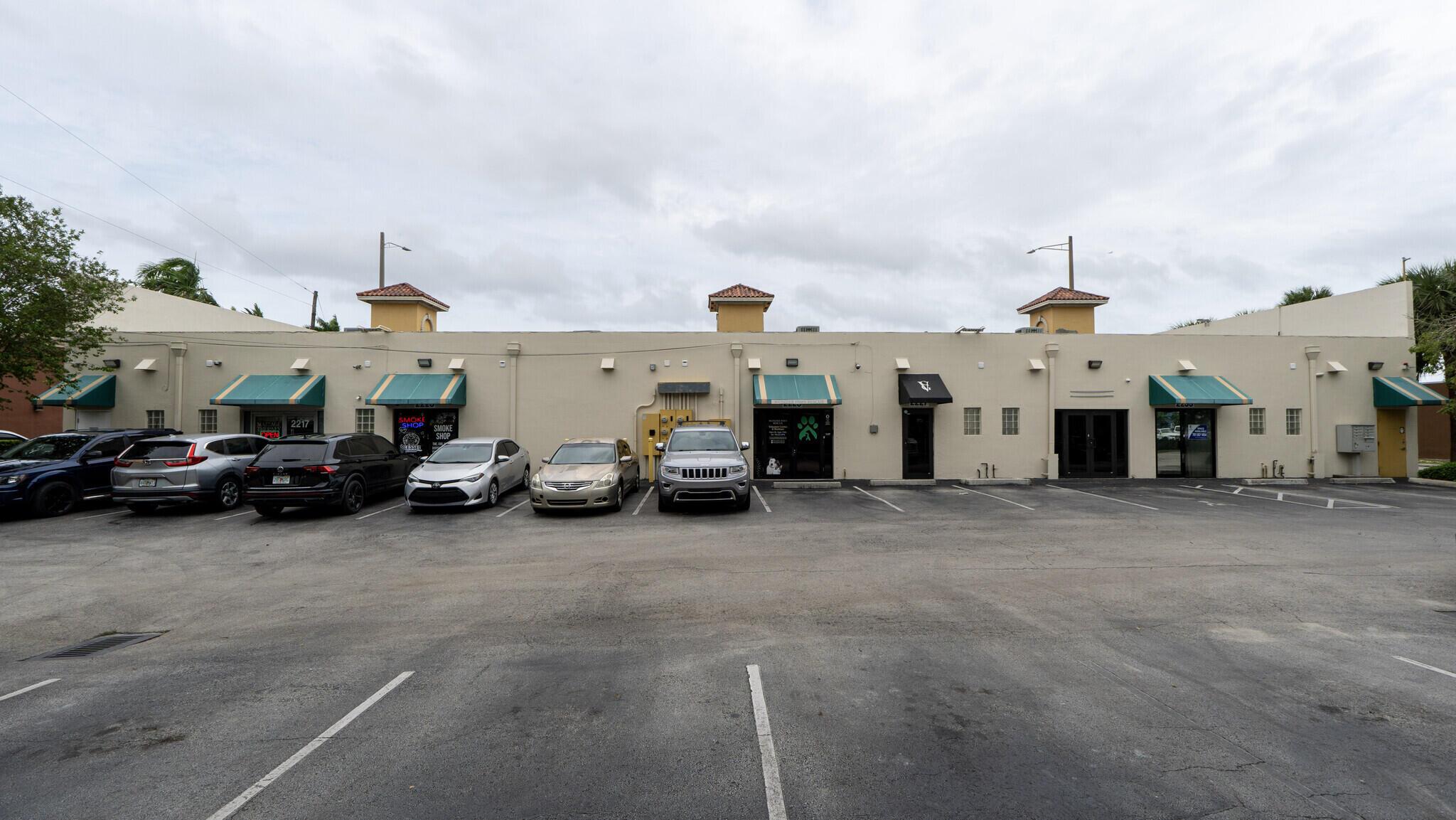 2223 S Federal Highway Property Photo 4