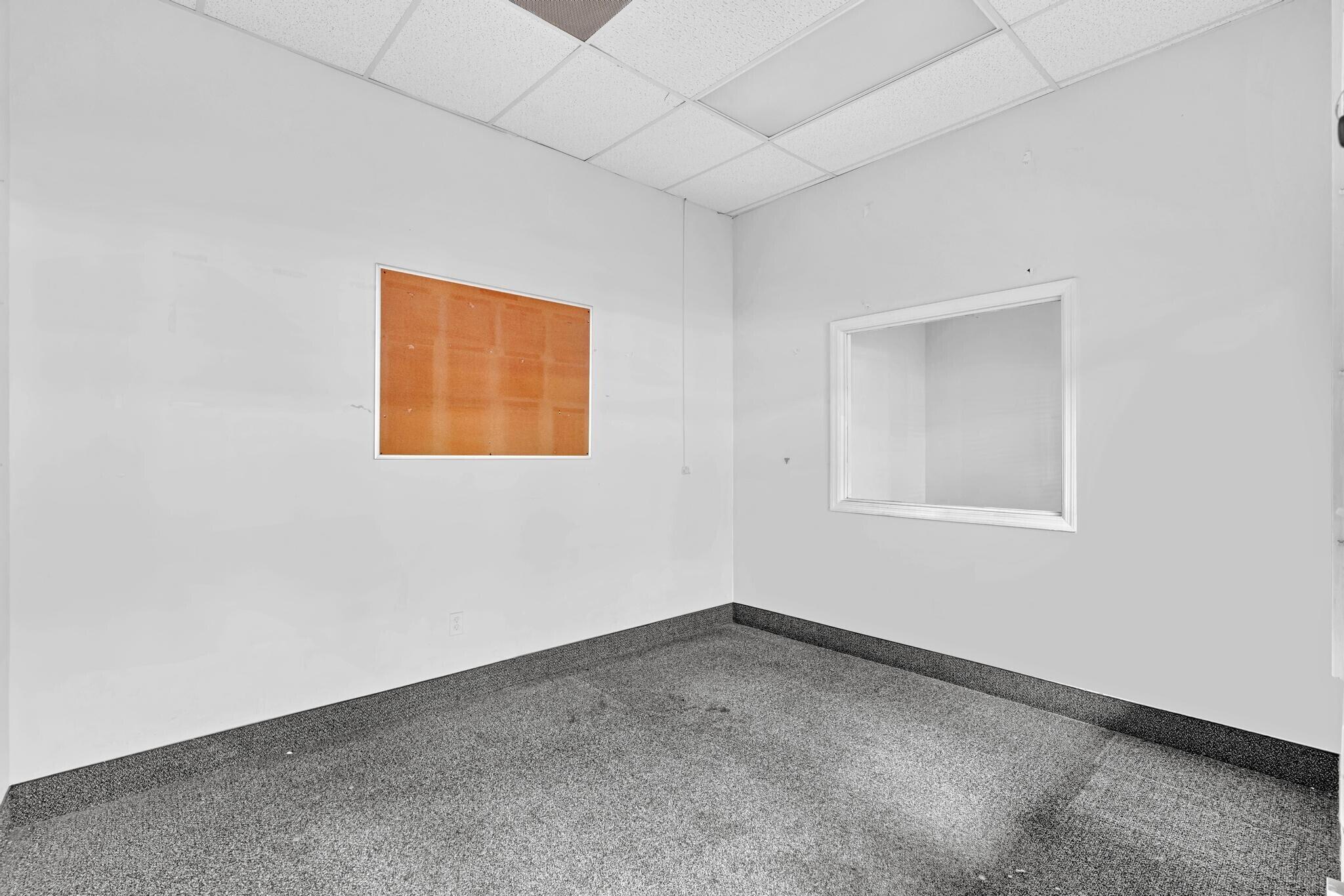 2424 N St Road Property Photo 8