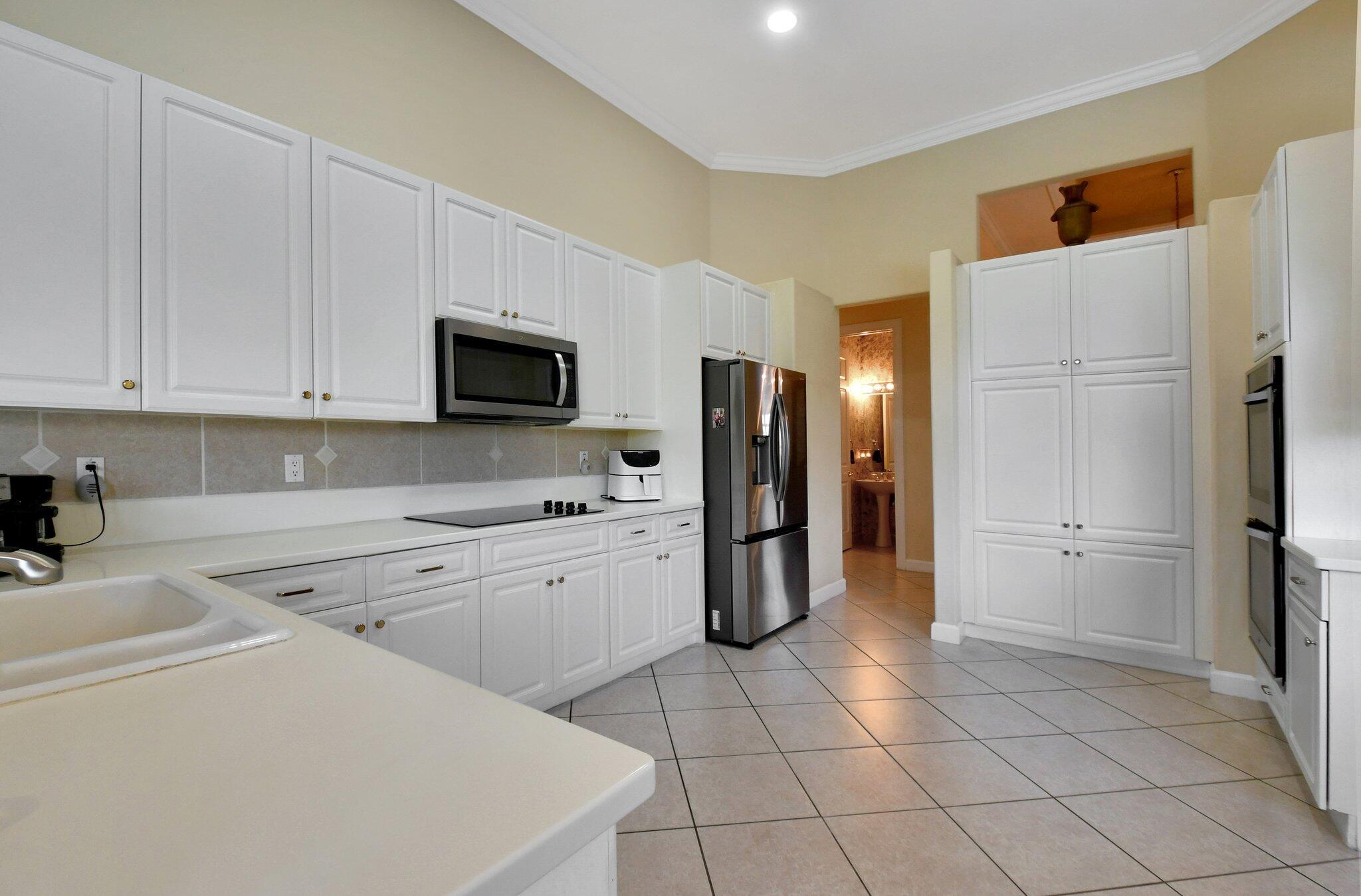 9635 Parkview Avenue Property Photo 29