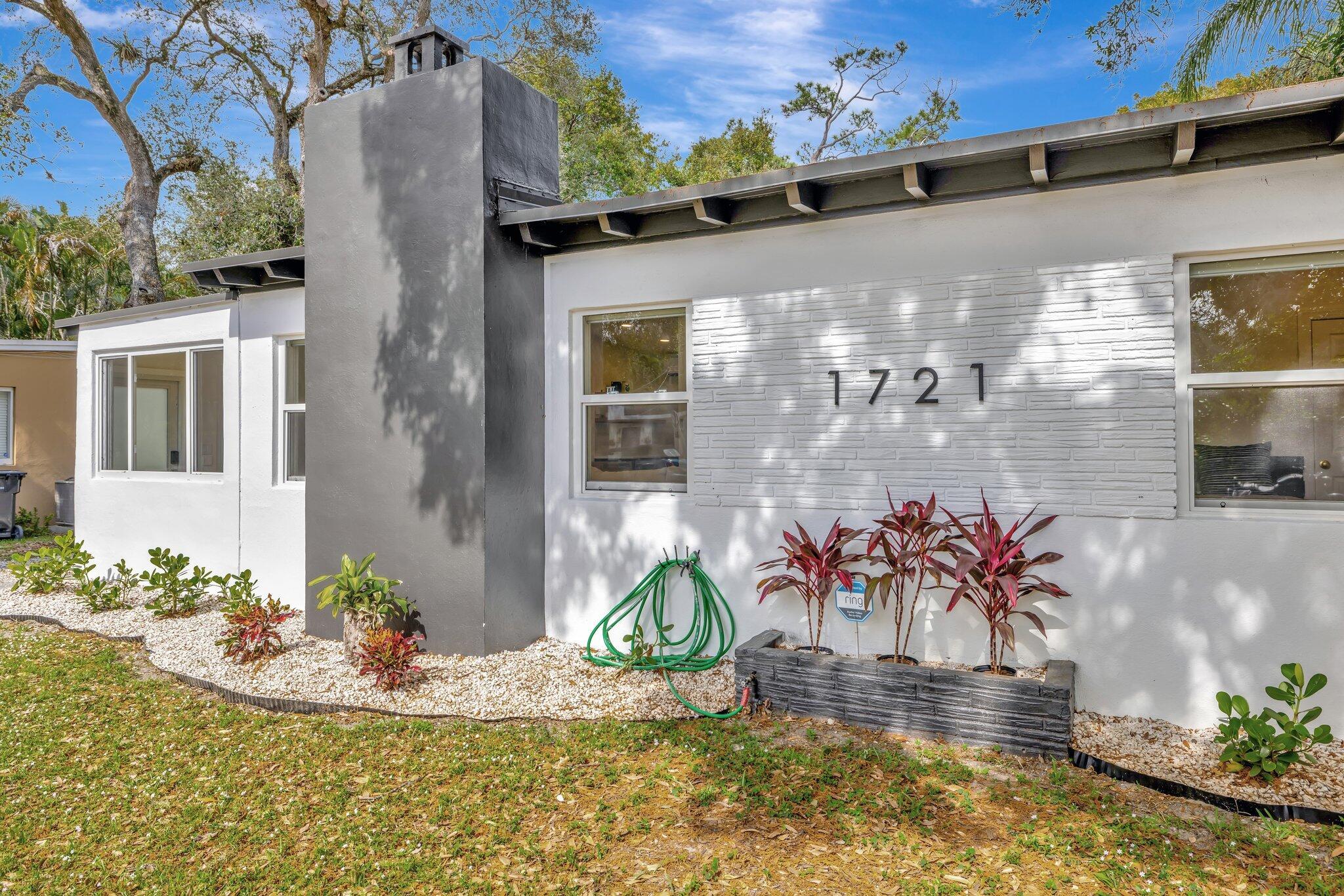 1721 SW 13th Street Property Photo 1