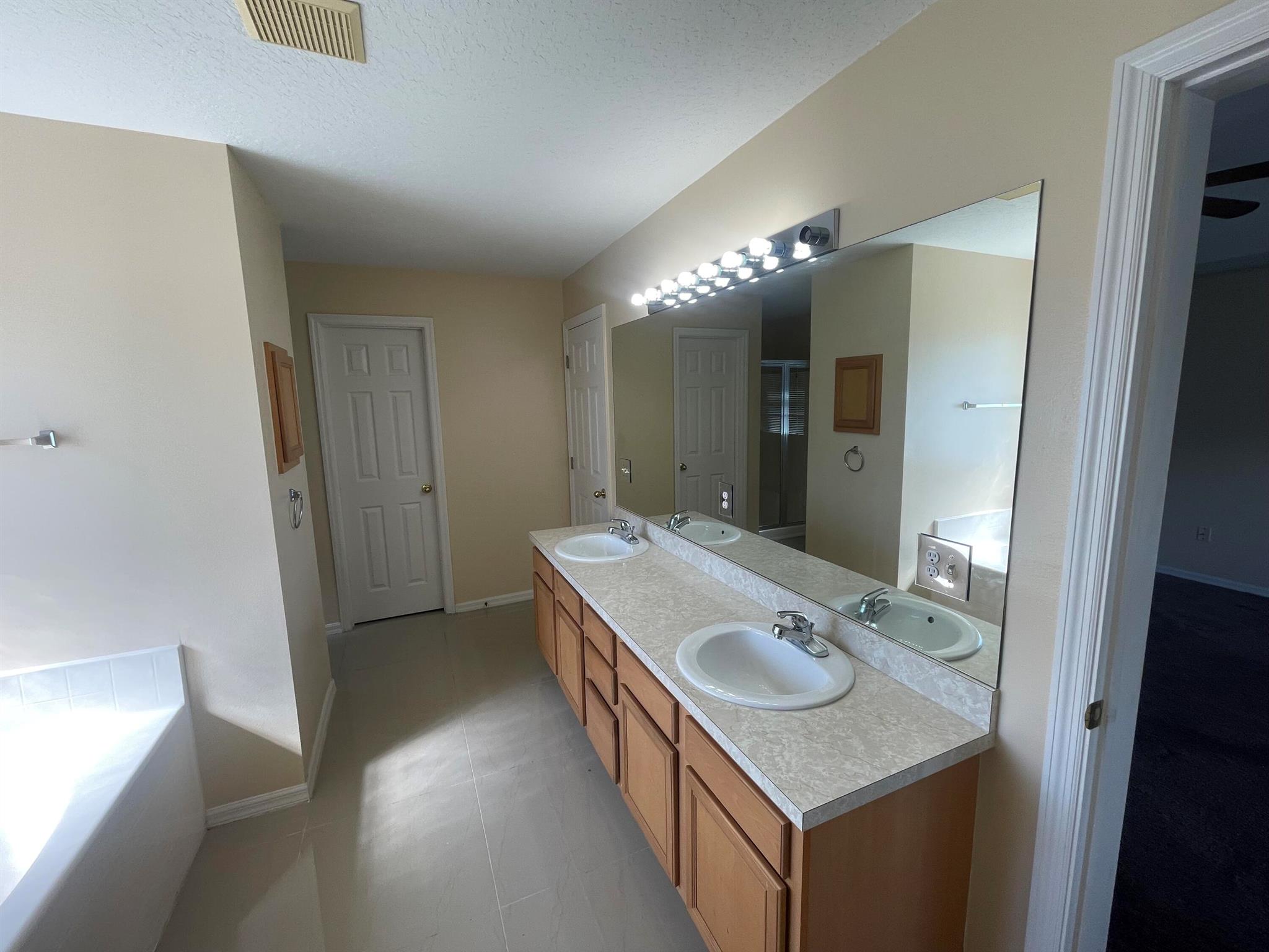 5758 Nw Cleburn Drive Property Photo 9