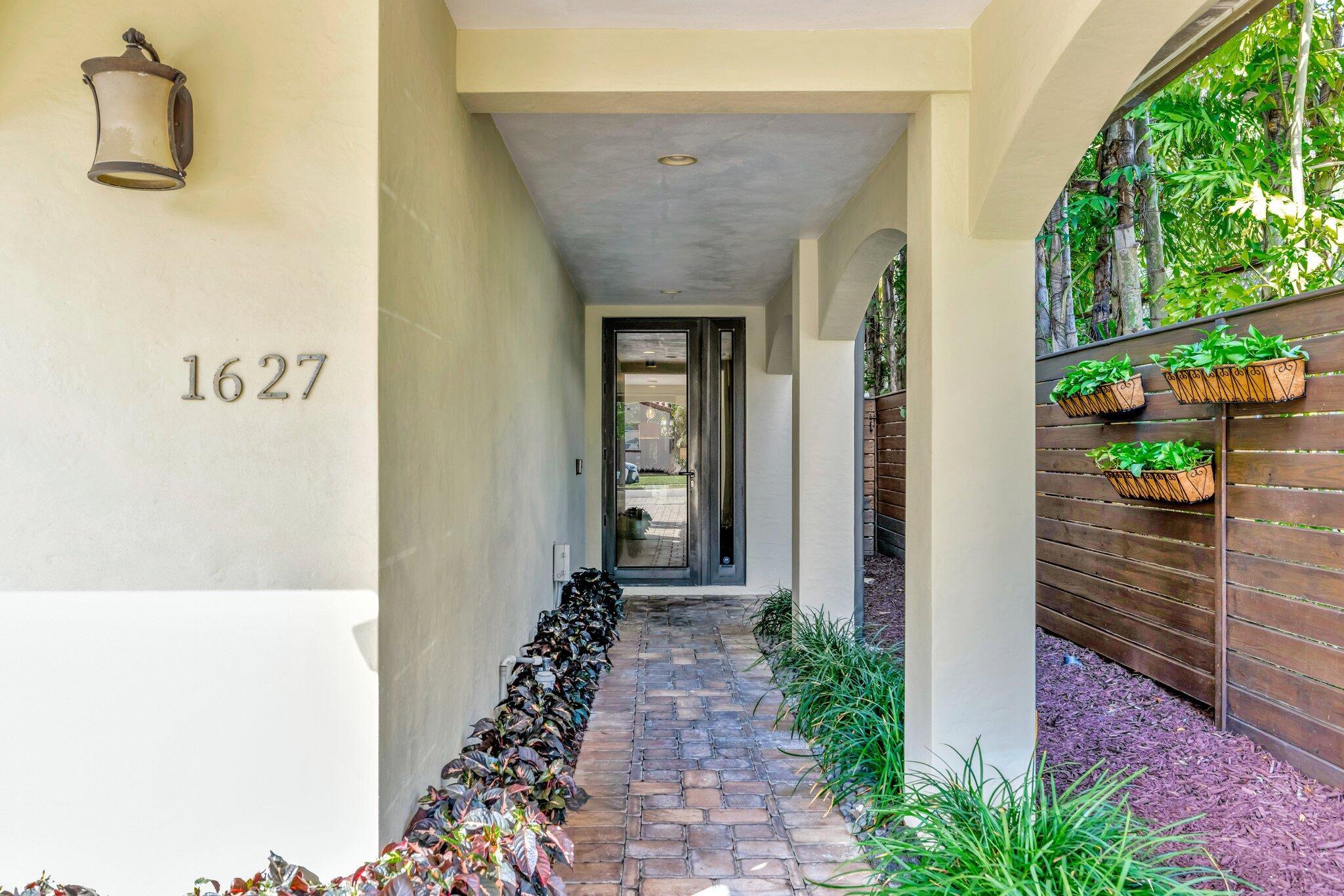 1627 Ne 1st Street Property Photo 5