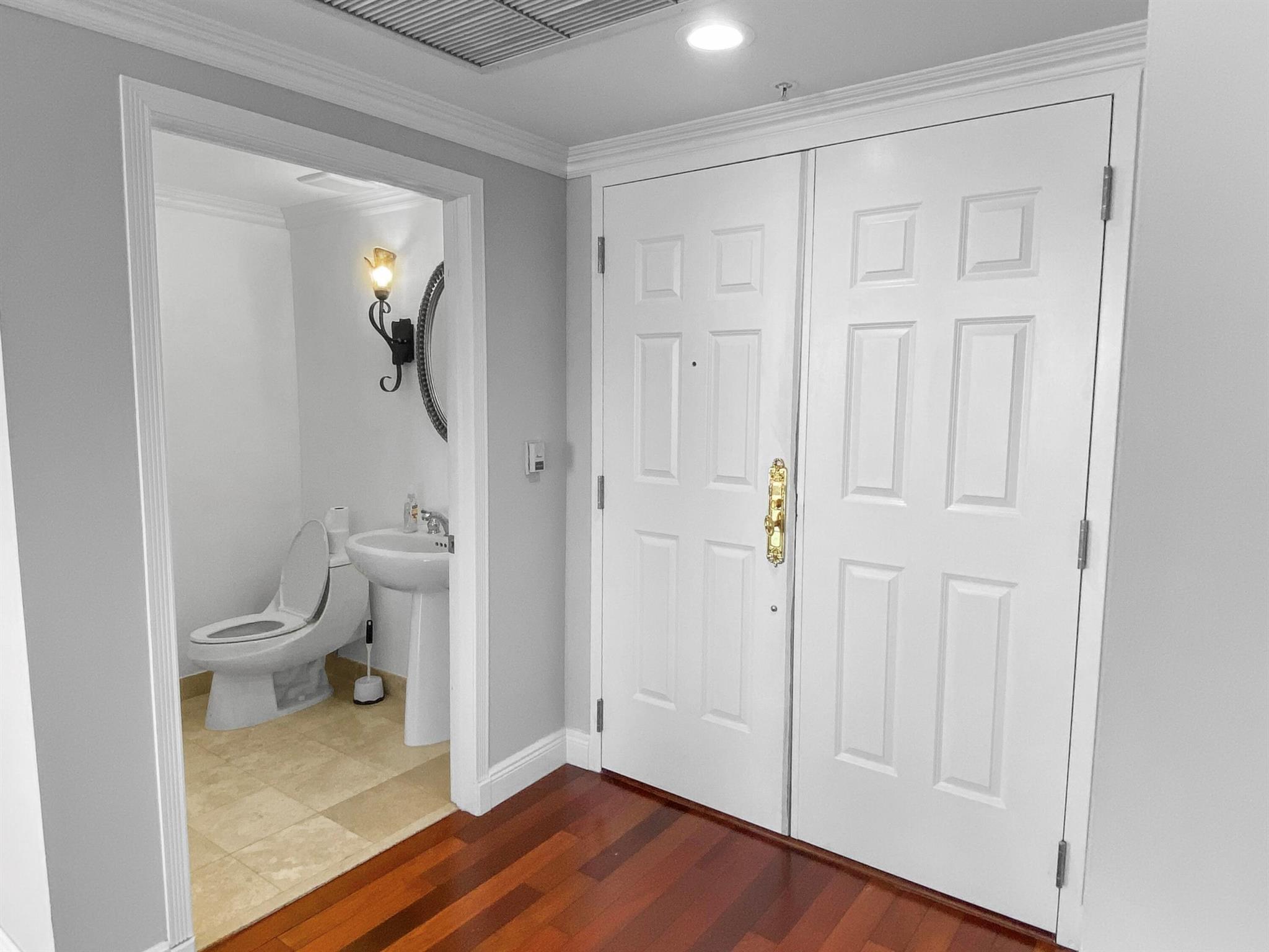 100 S Birch Road 1604e Property Photo 6