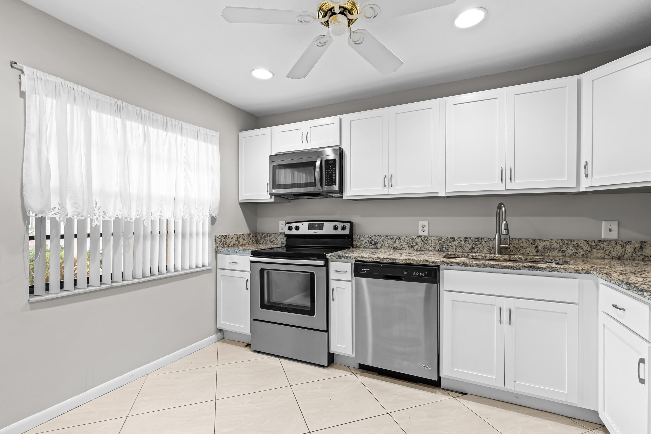9270 Vista Del Lago E27 Property Photo 1