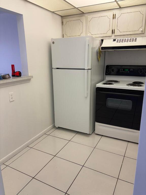 113 Berkshire E Property Photo 11