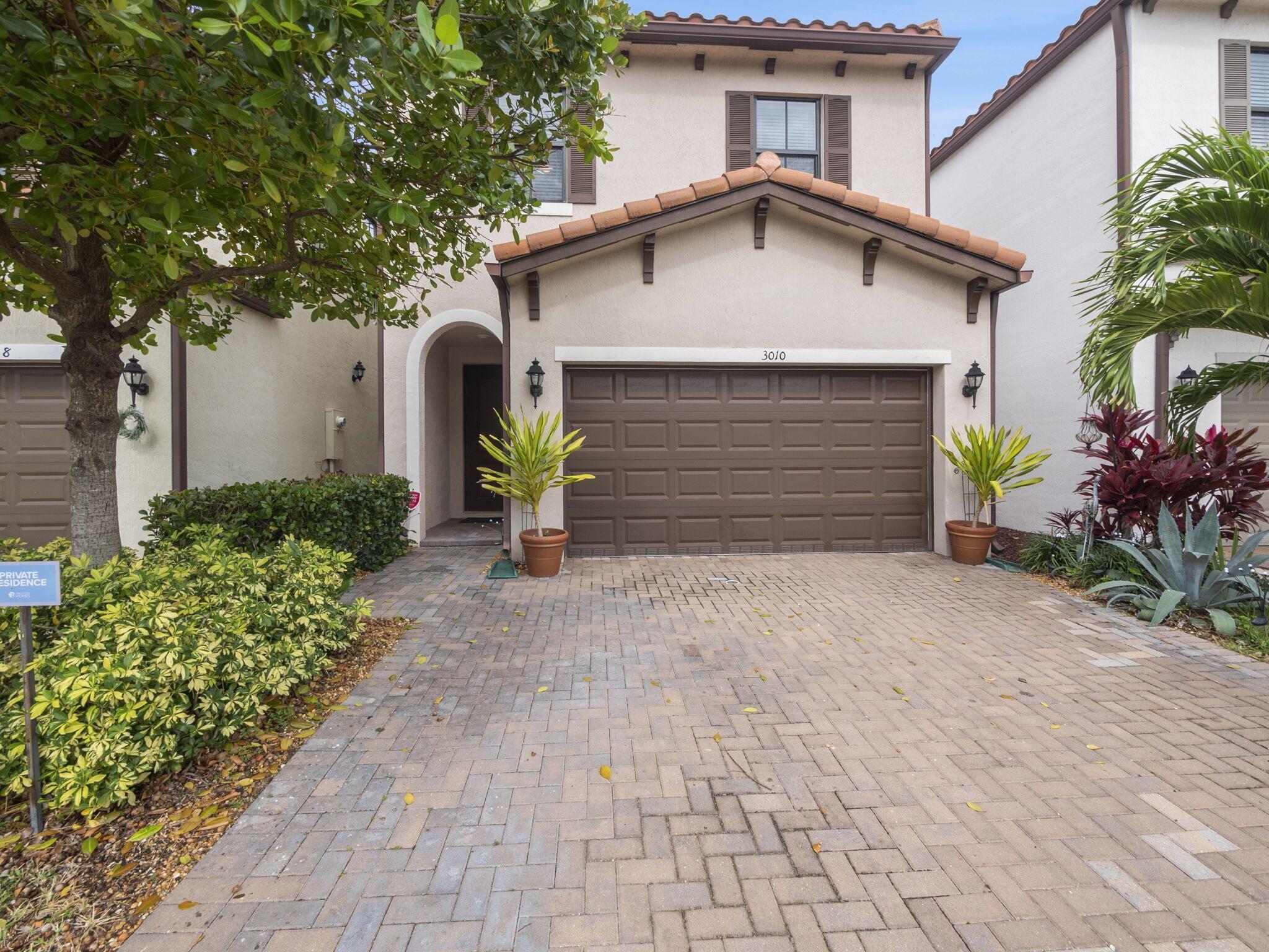 3010 King Palm Way Property Photo 1
