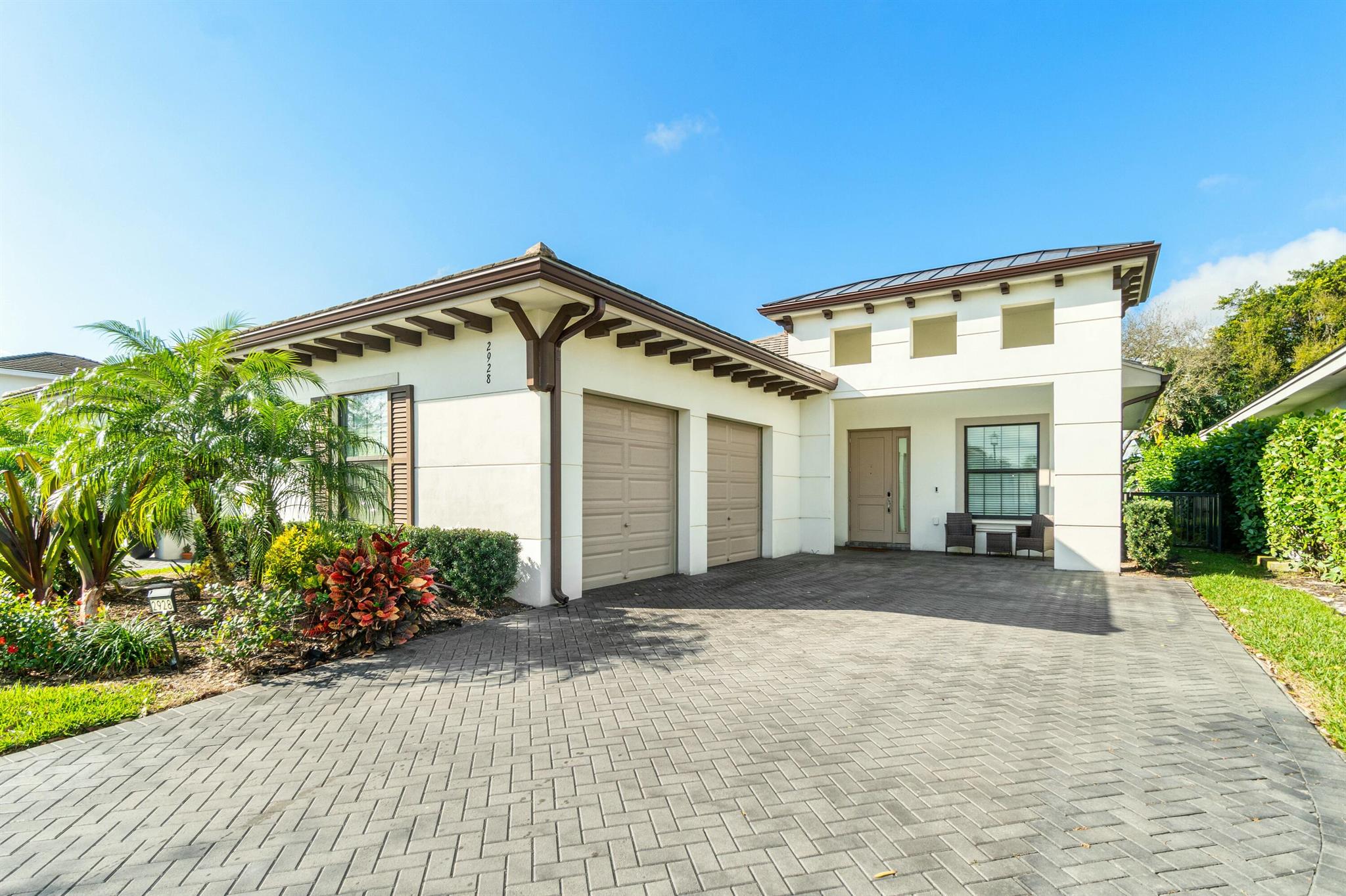 2928 Gin Berry Way