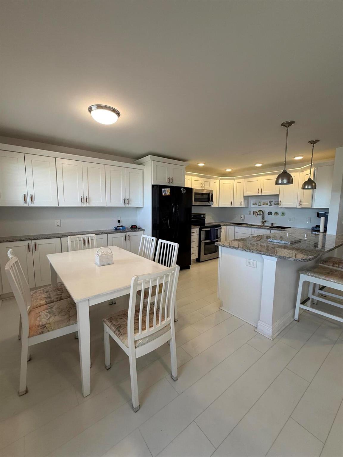 4057 Wolverton C Property Photo 1