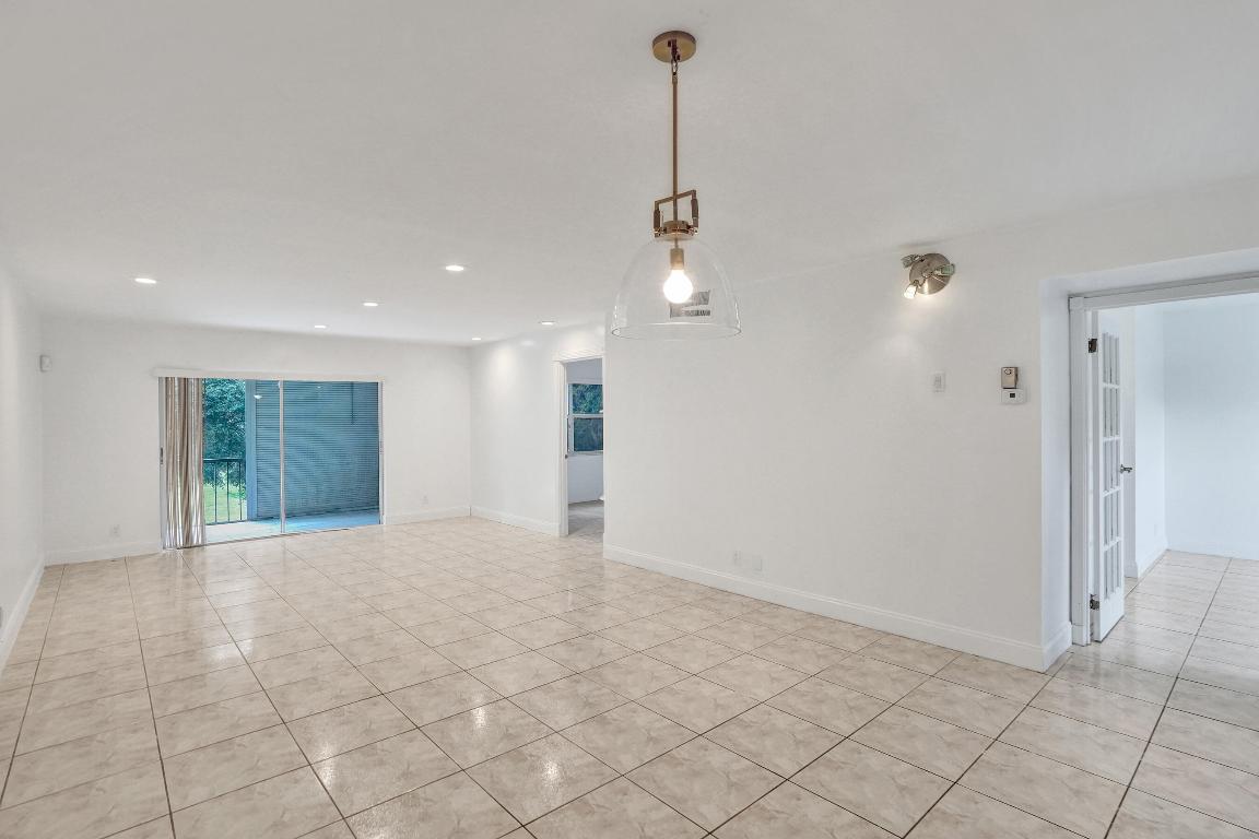 6200 S Falls Cir Drive 202 Property Photo 11