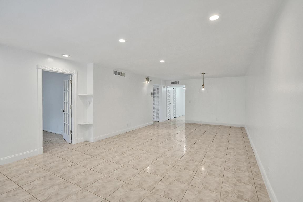 6200 S Falls Cir Drive 202 Property Photo 13