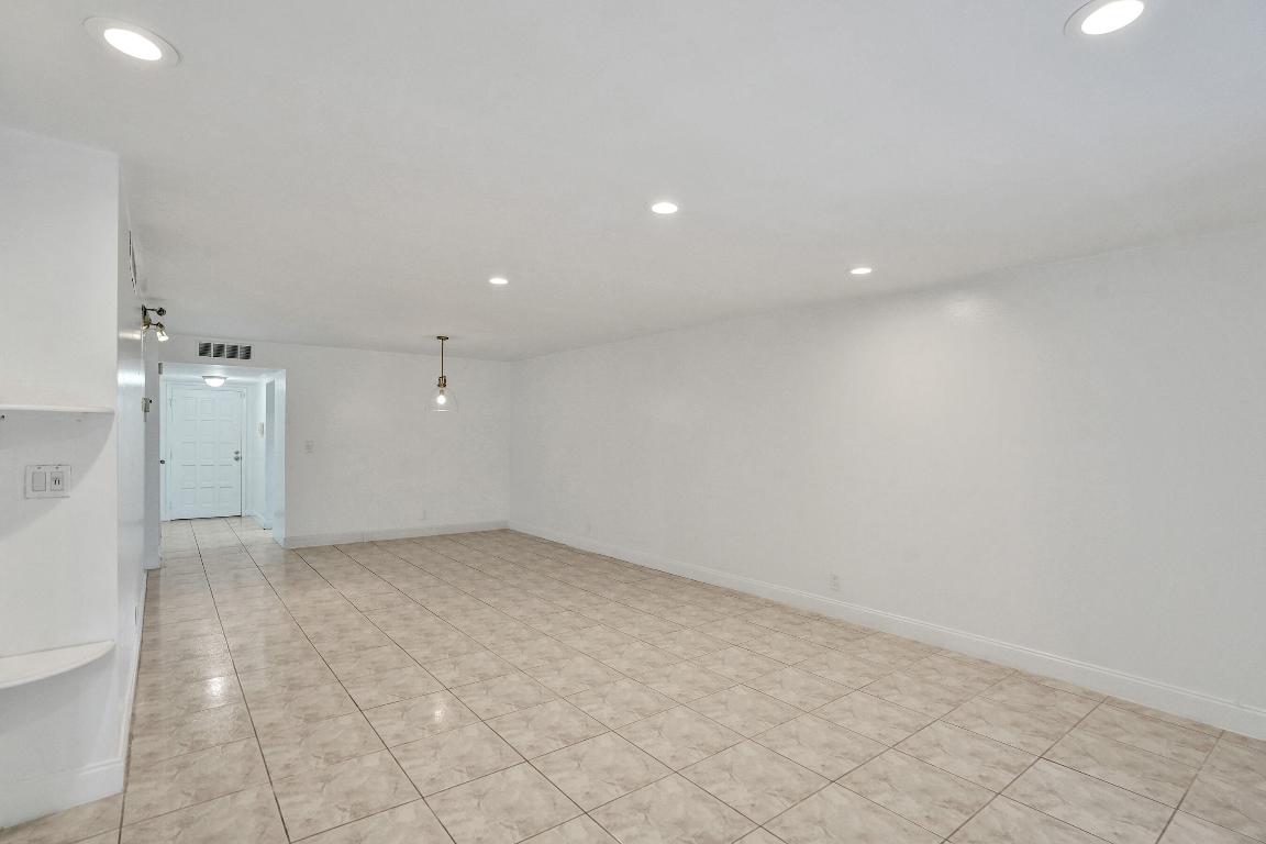 6200 S Falls Cir Drive 202 Property Photo 14