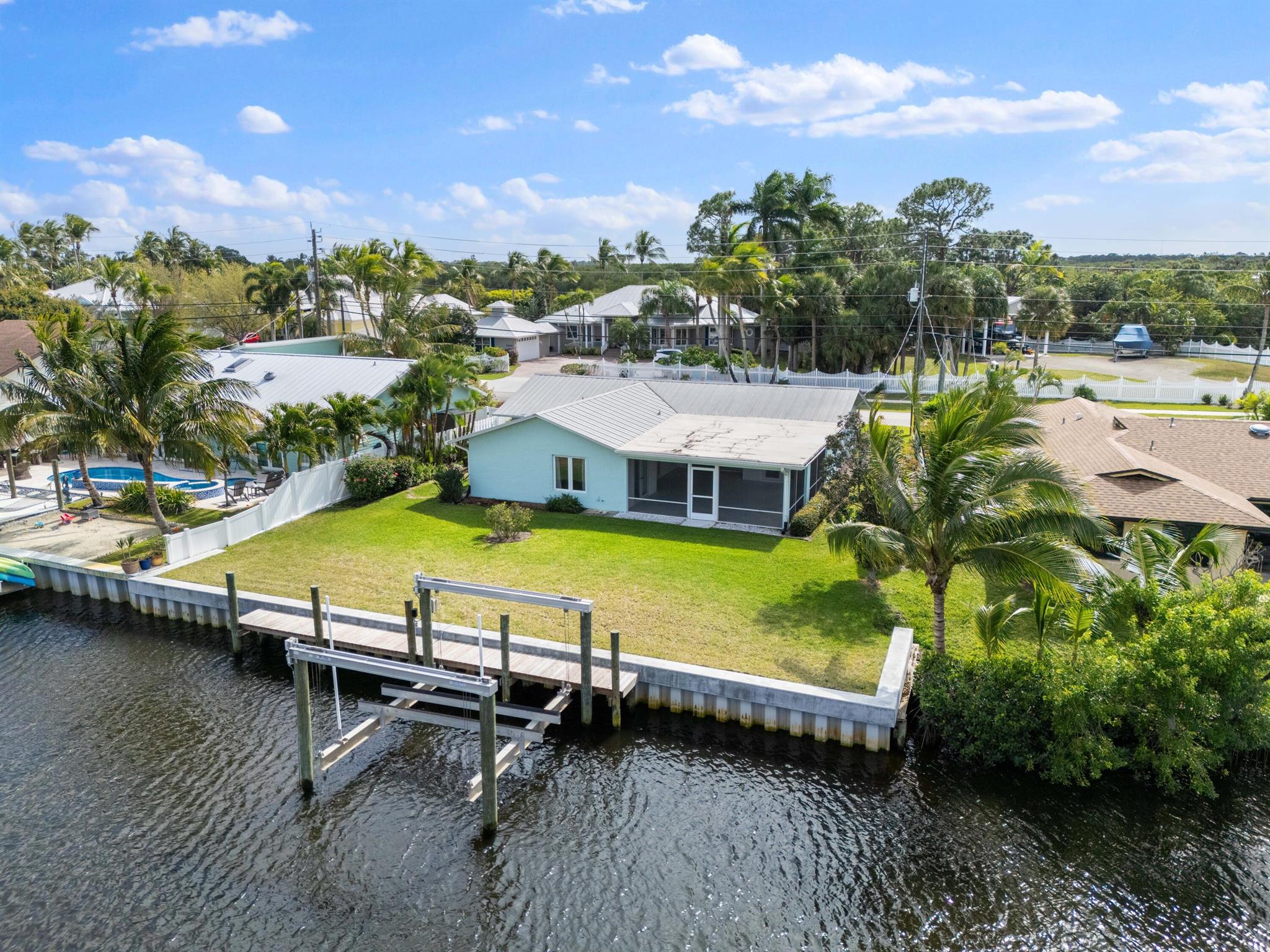 1559 SW Dyer Point Road Property Photo 1