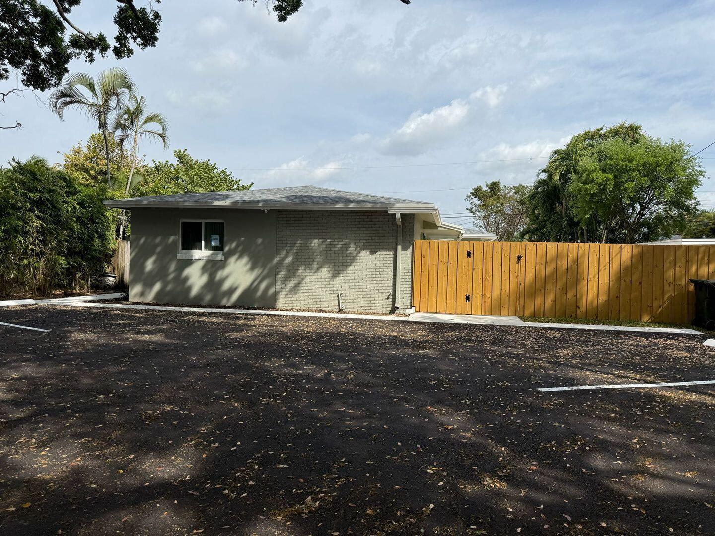 921 Sw 29th Avenue 2 Property Photo 2