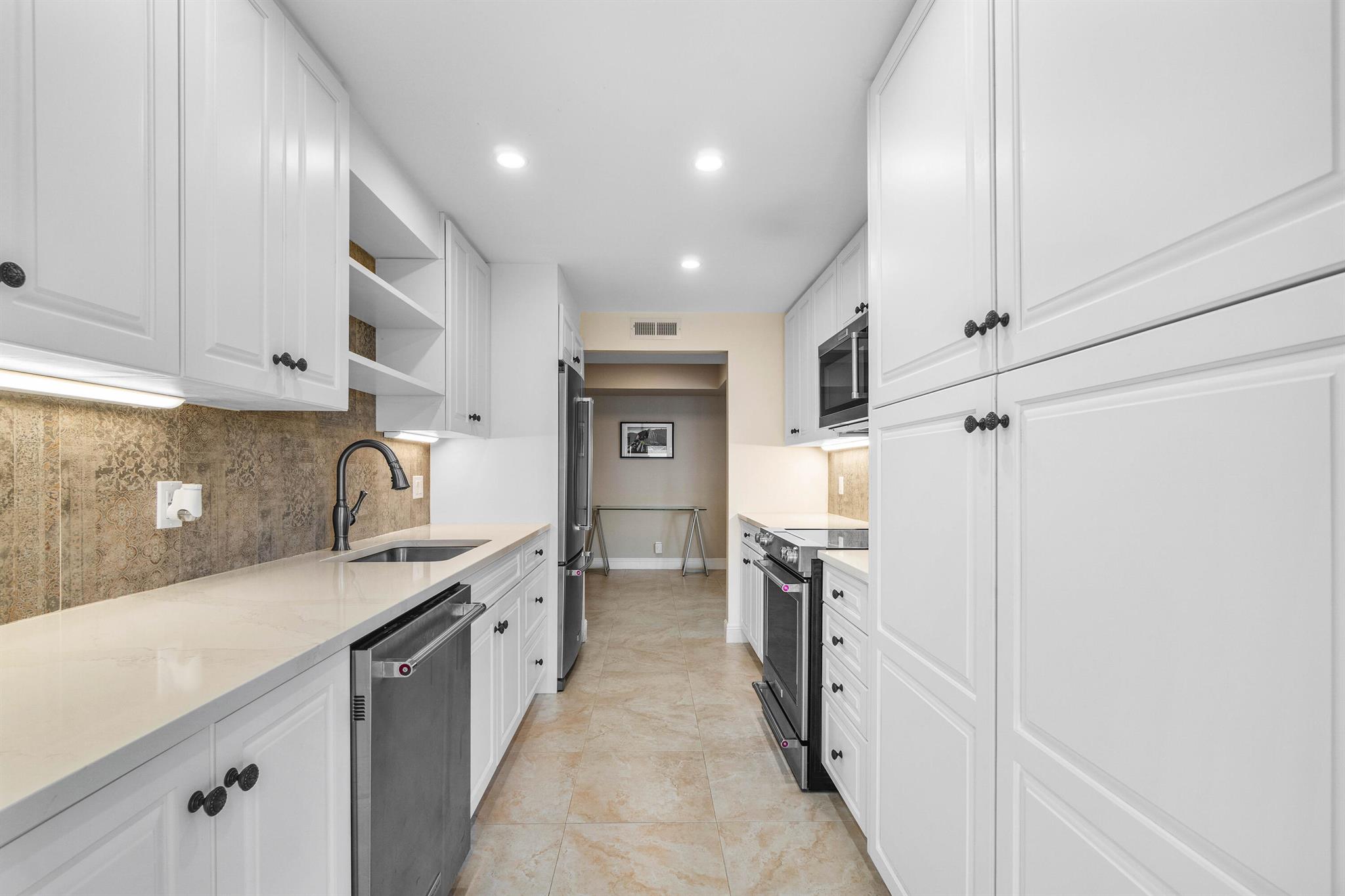 5510 N Ocean Drive 15-b Property Photo 12