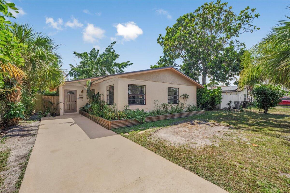 2910 Sw 11th Street Property Photo 4