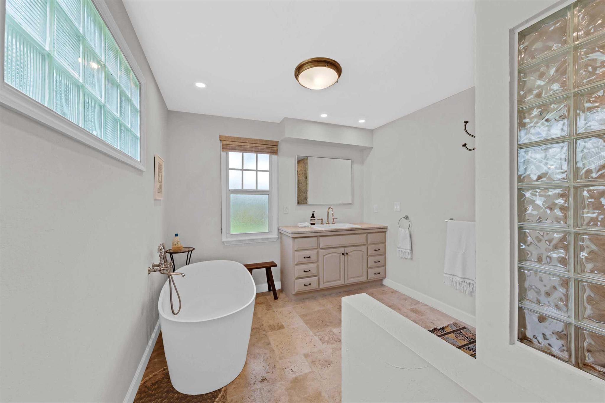 500 N Victoria Park Road Property Photo 12