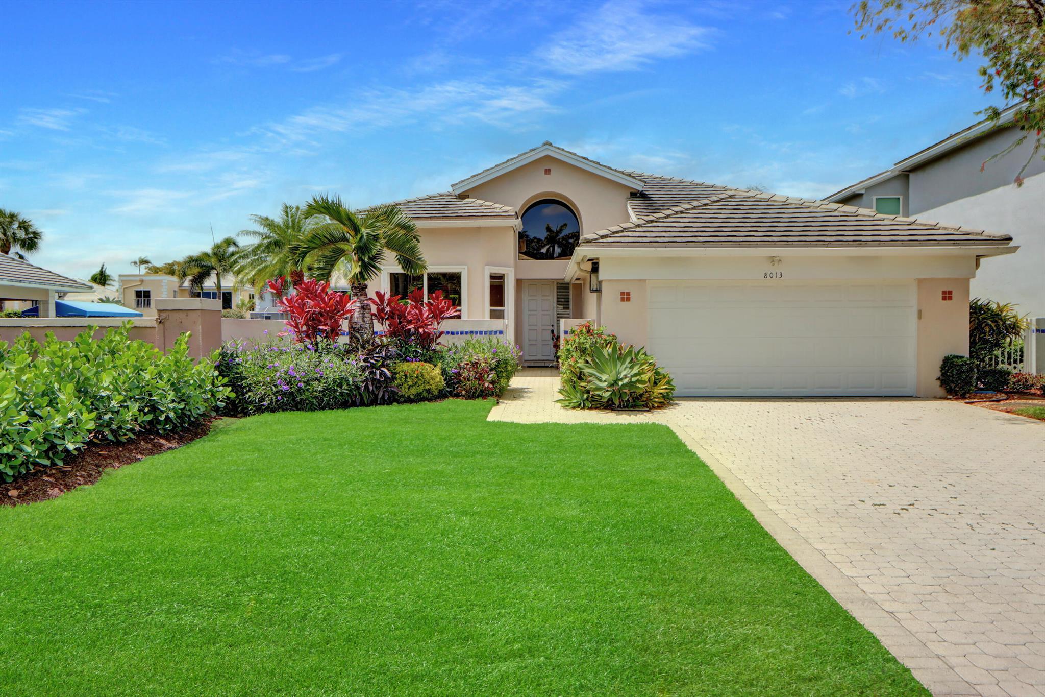 8013 Travlers Tree Drive Property Photo 1