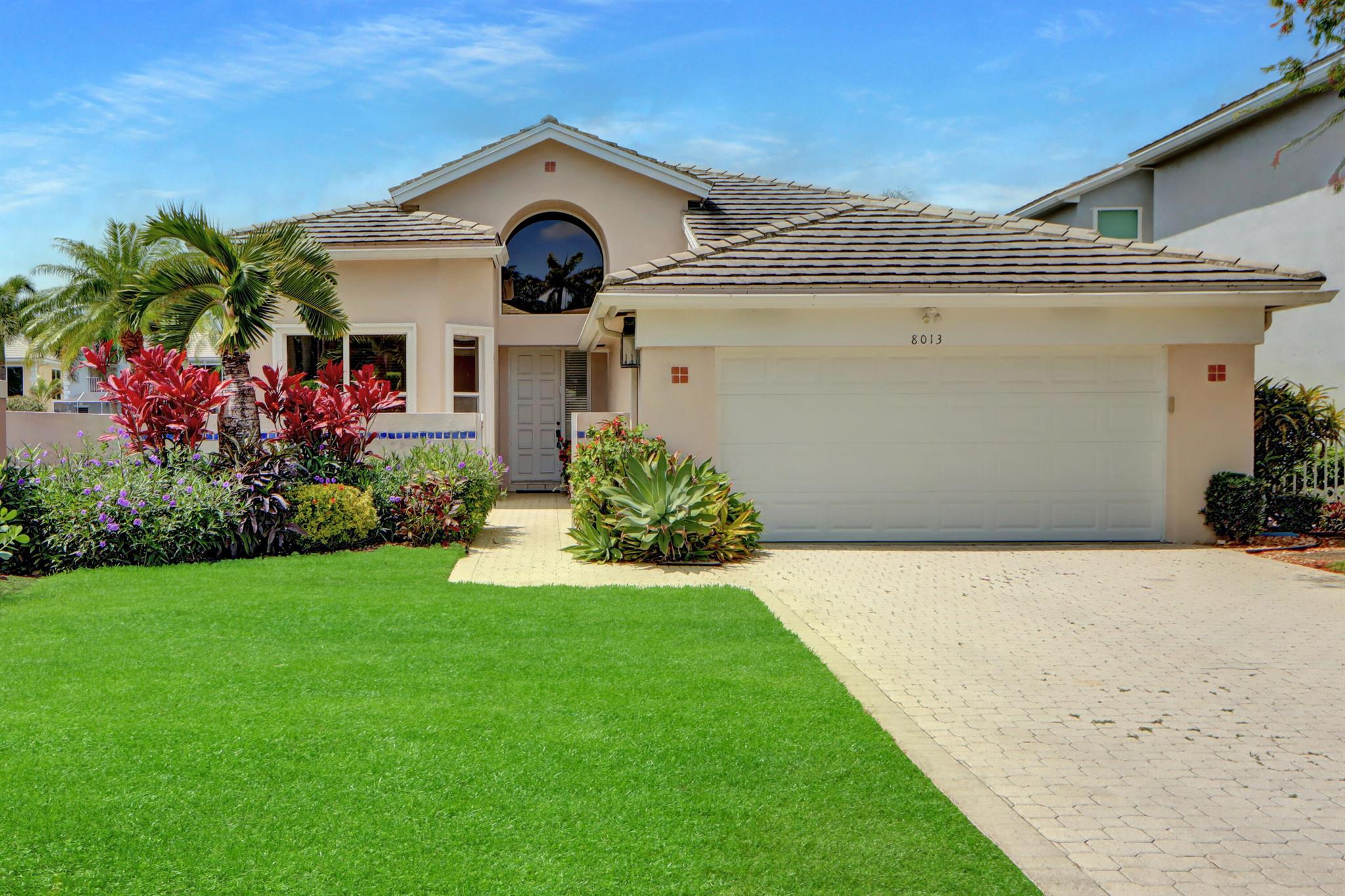 8013 Travlers Tree Drive Property Photo 2