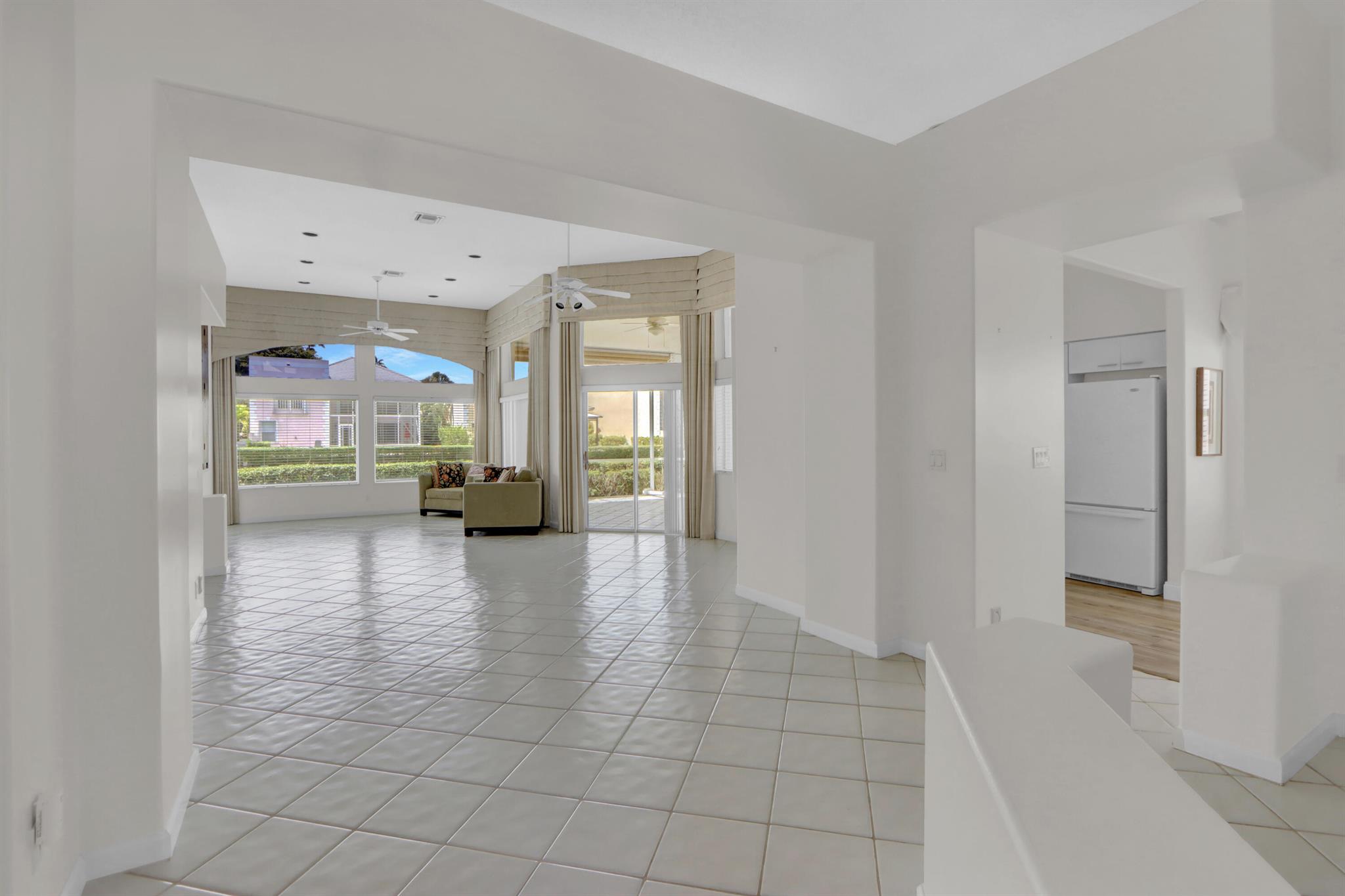 8013 Travlers Tree Drive Property Photo 8