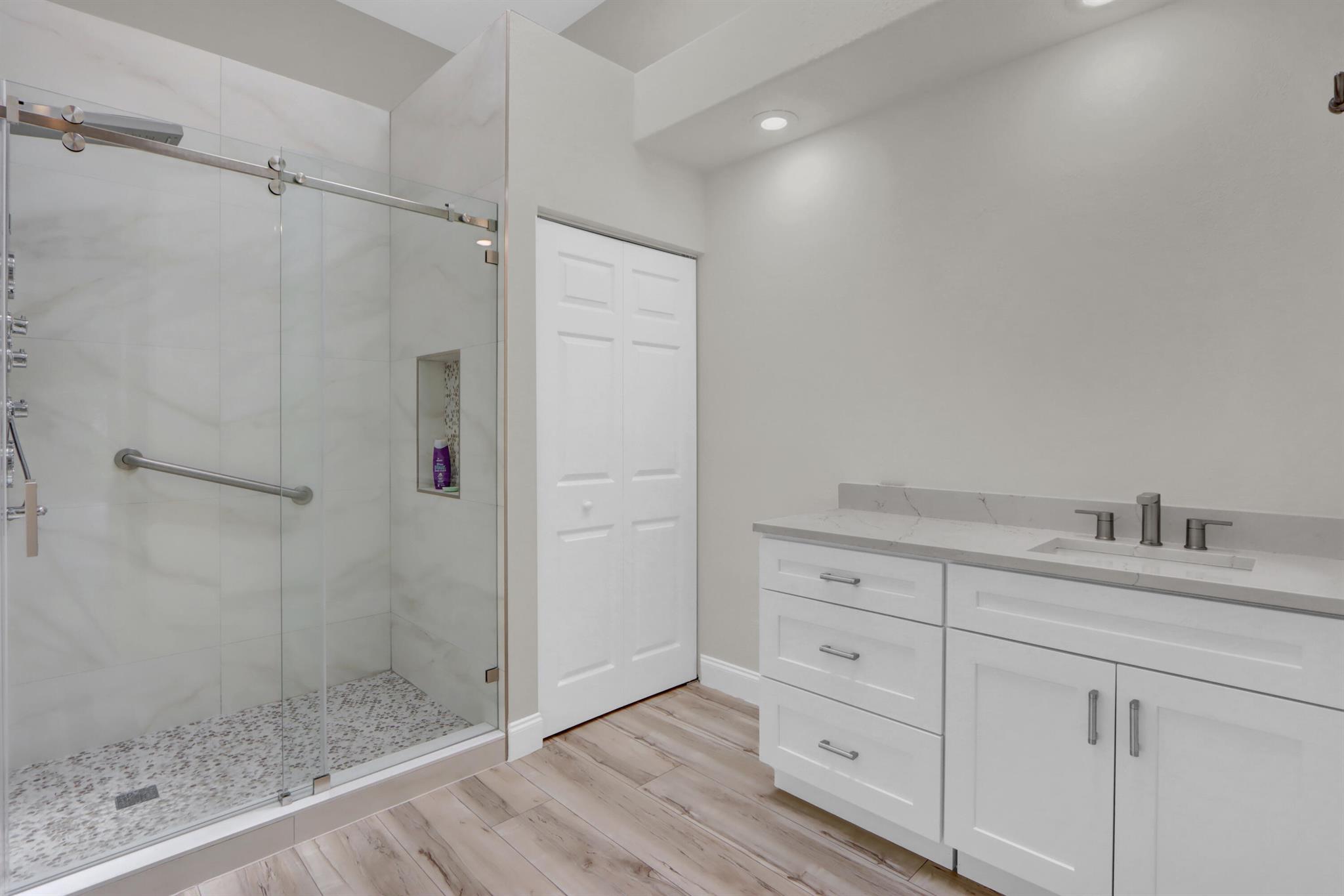 8013 Travlers Tree Drive Property Photo 12