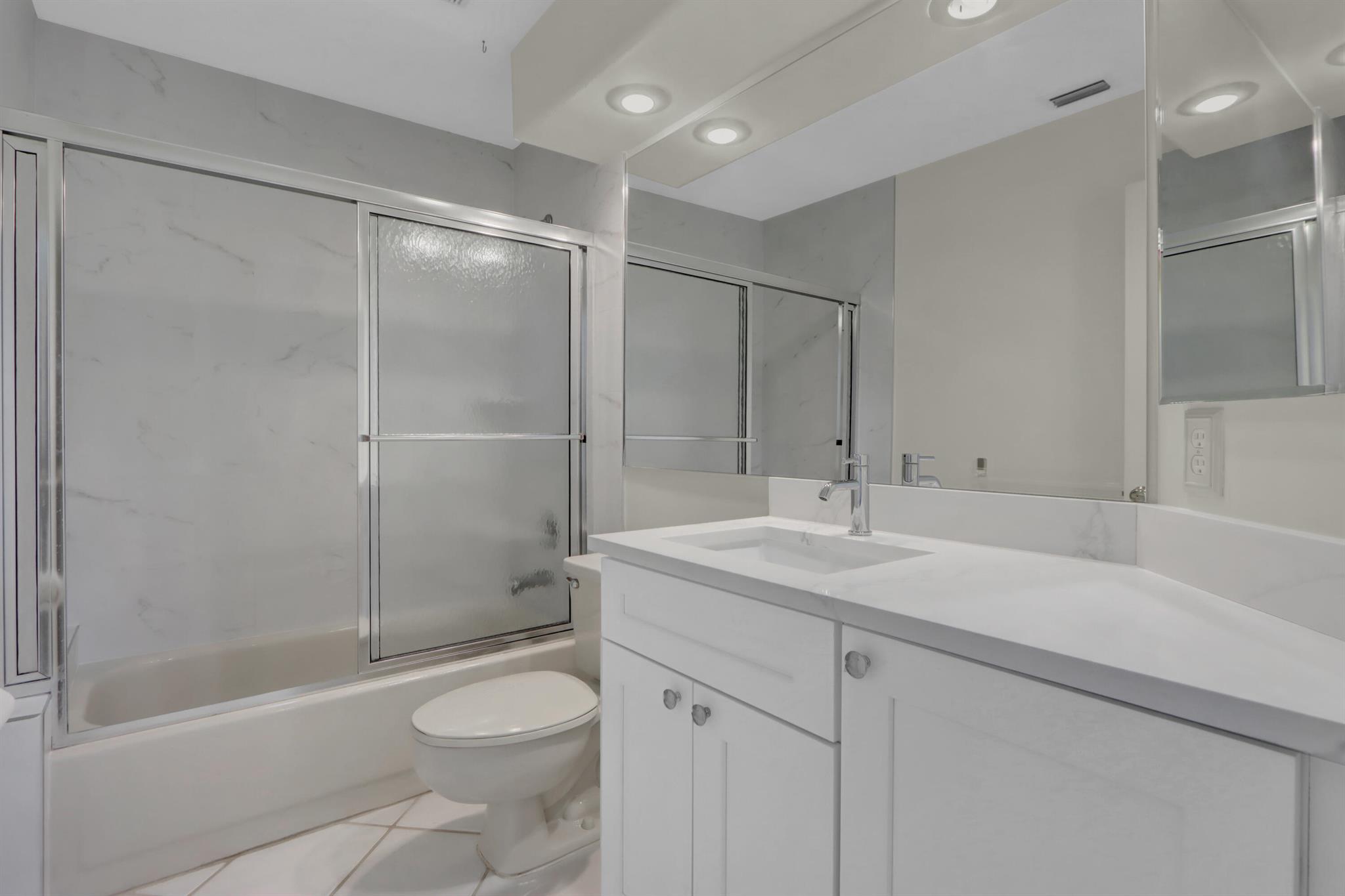 8013 Travlers Tree Drive Property Photo 15
