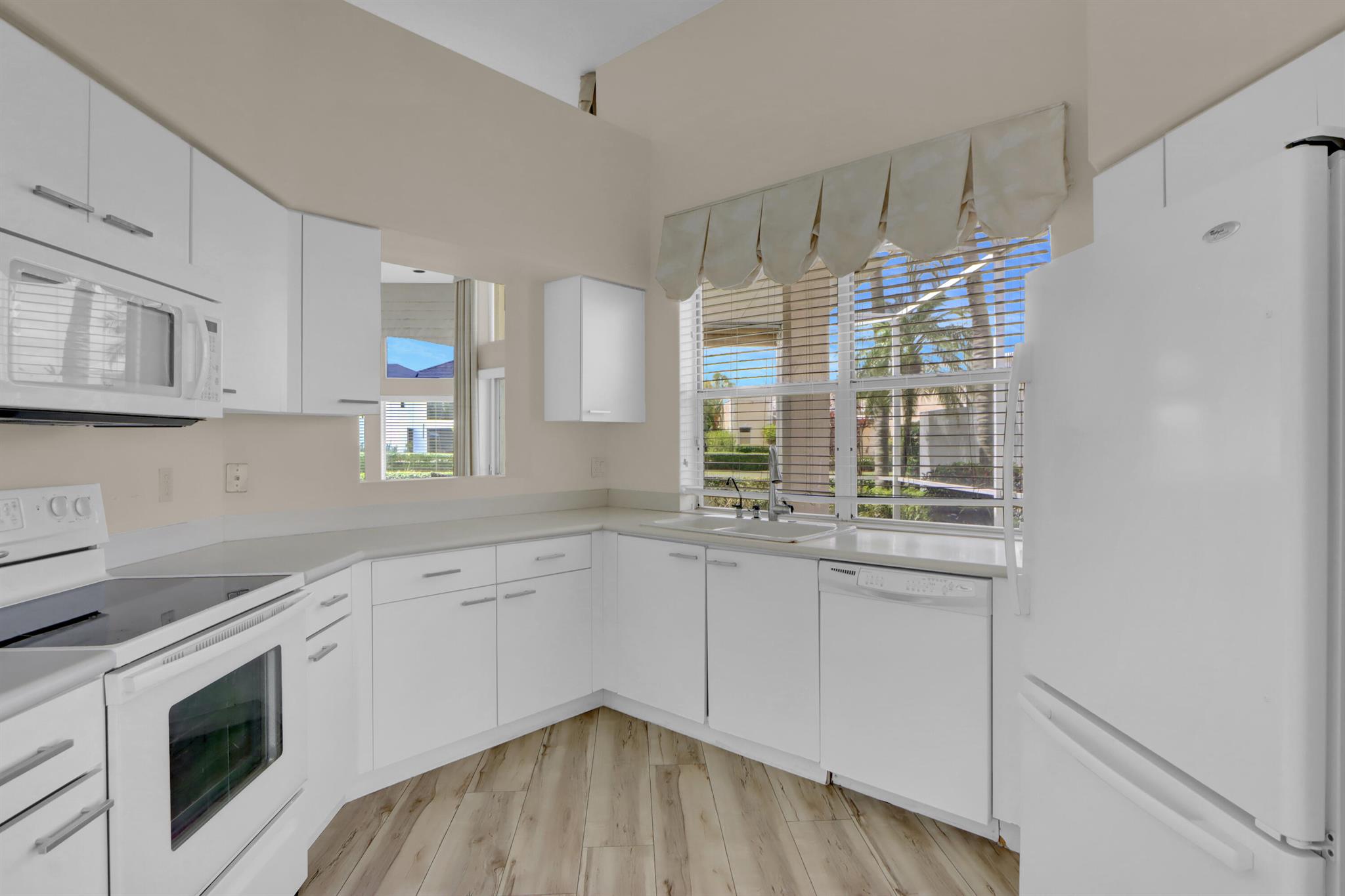 8013 Travlers Tree Drive Property Photo 22