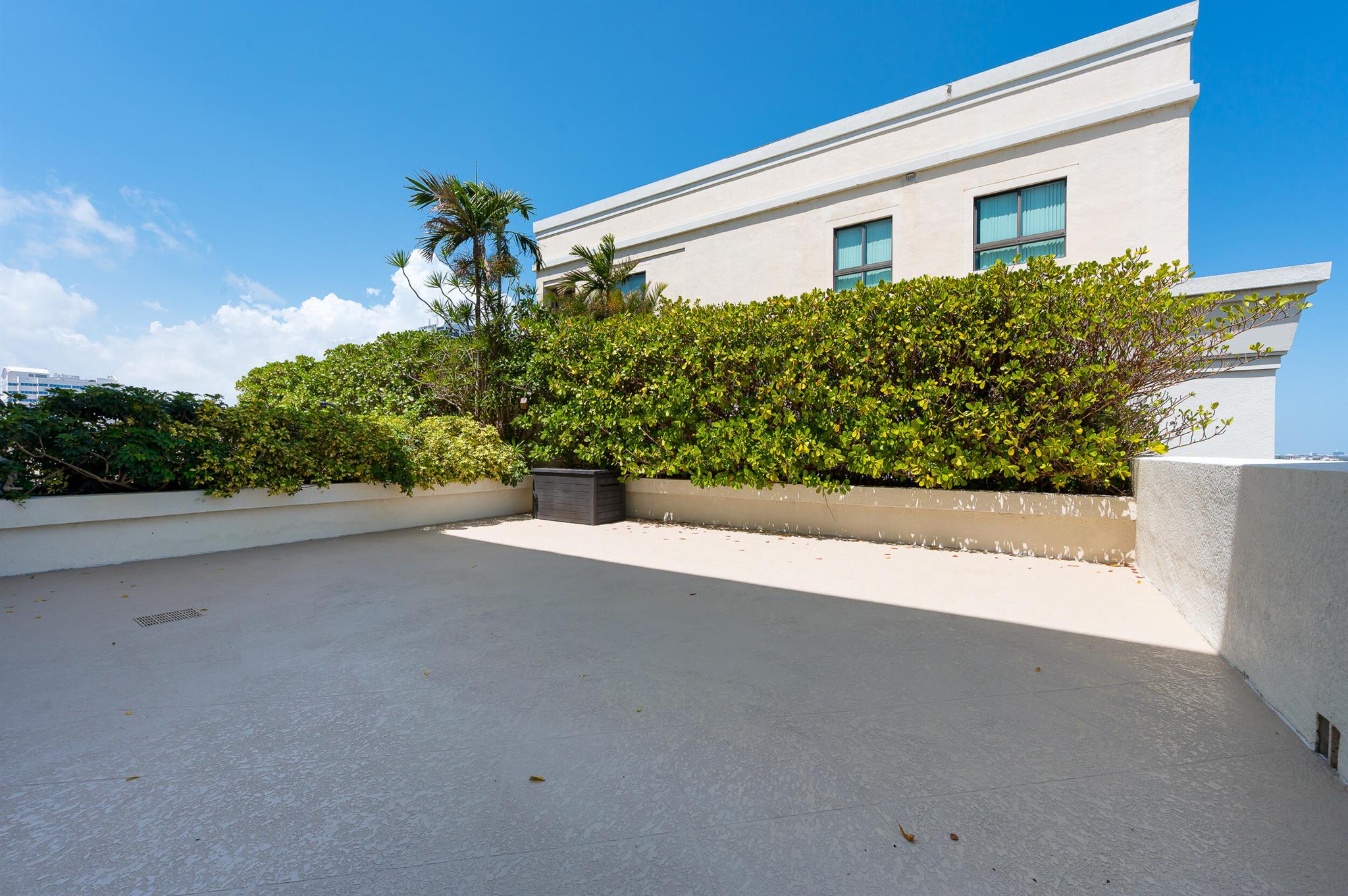 100 N Federal Highway 1220 Property Photo 8
