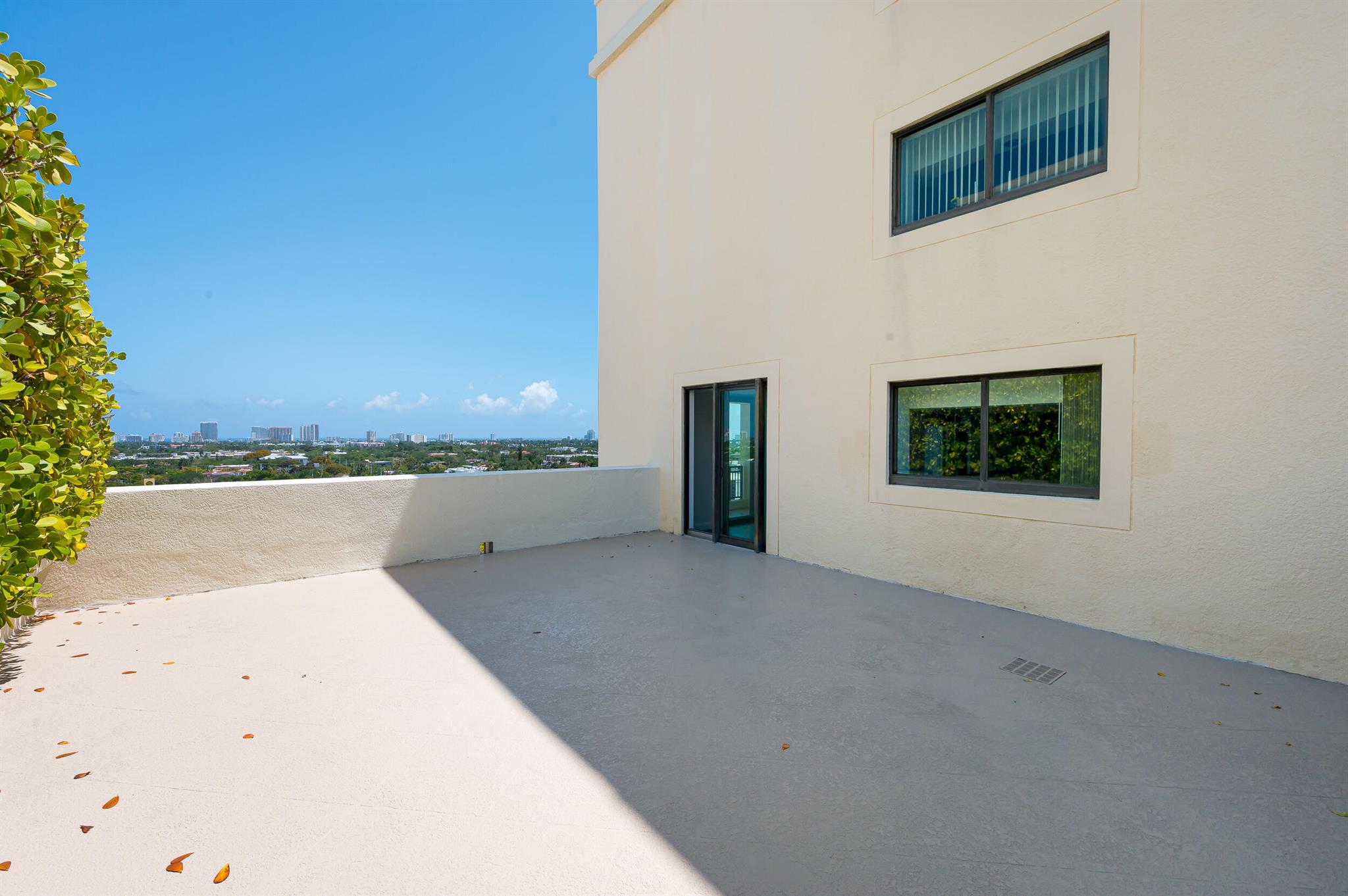 100 N Federal Highway 1220 Property Photo 9