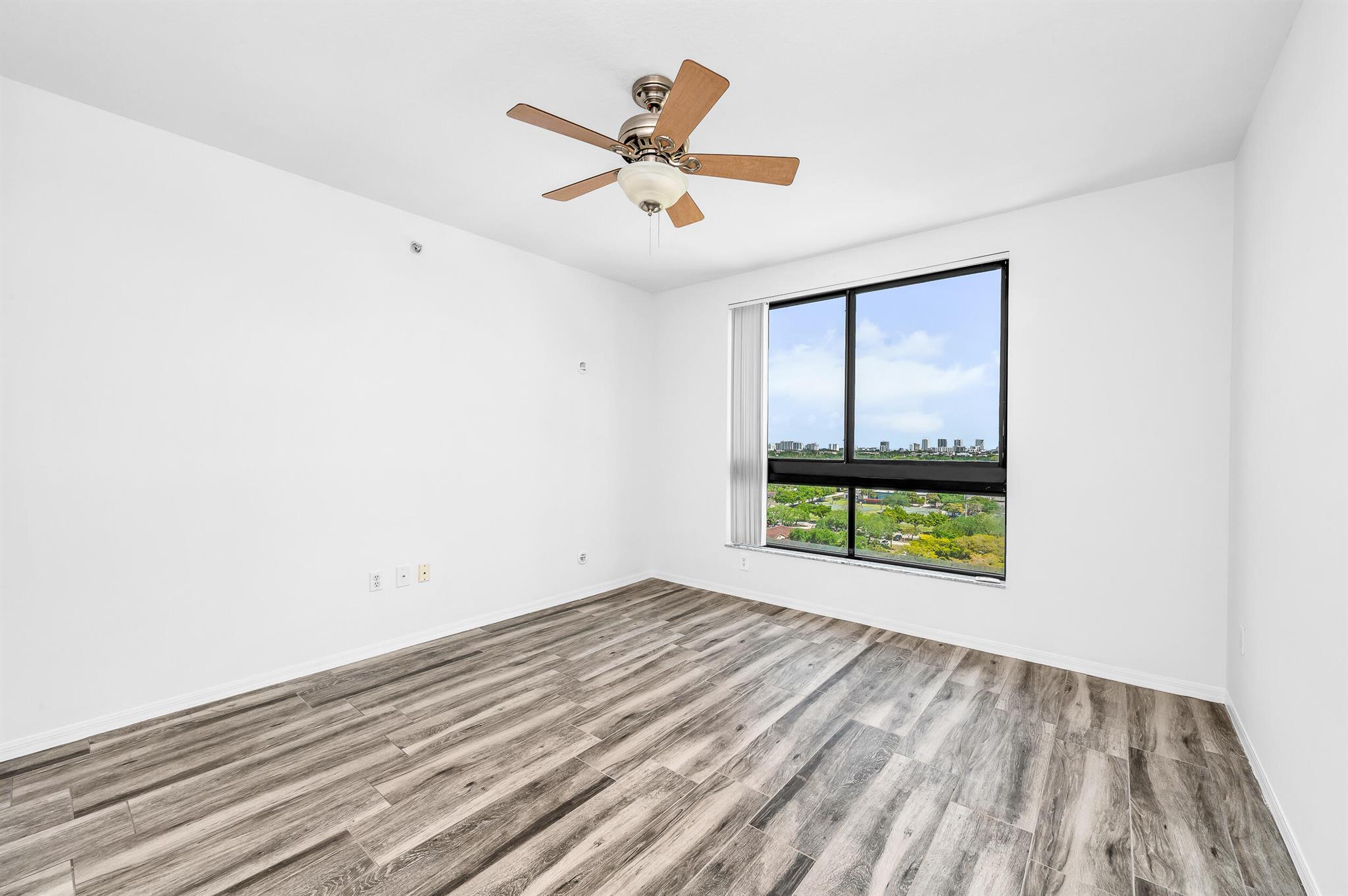 100 N Federal Highway 1220 Property Photo 15