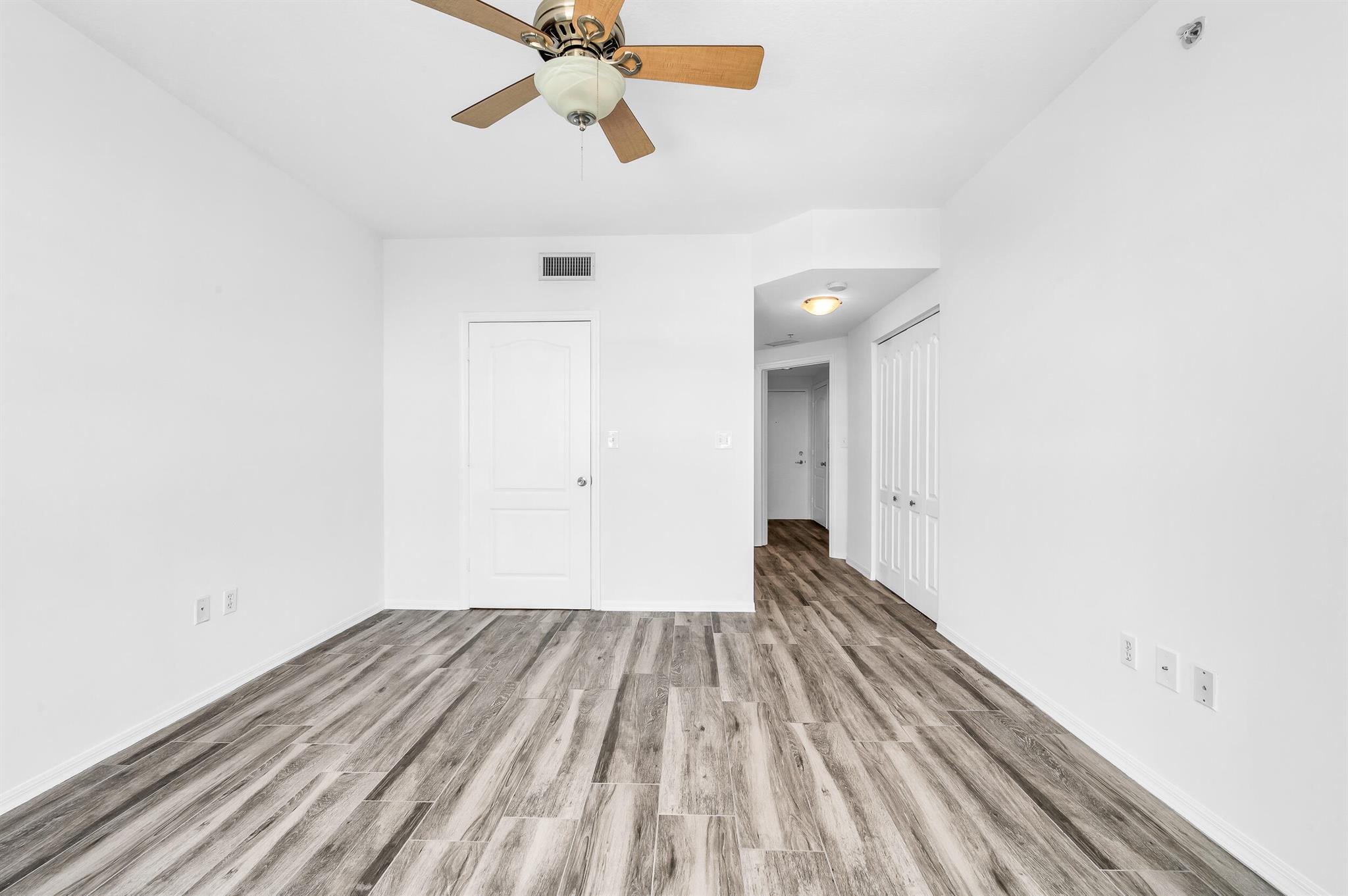 100 N Federal Highway 1220 Property Photo 17