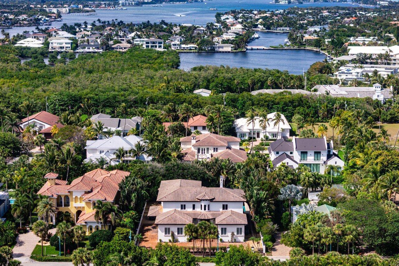 14 E Ocean Avenue Property Photo 1
