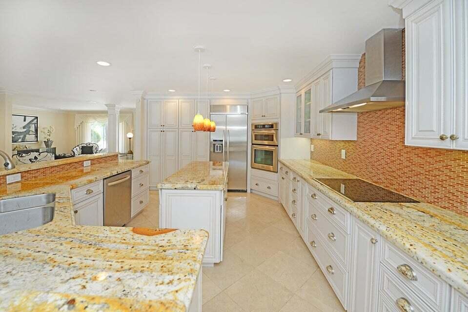 885 Ne Mulberry Drive Property Photo 6