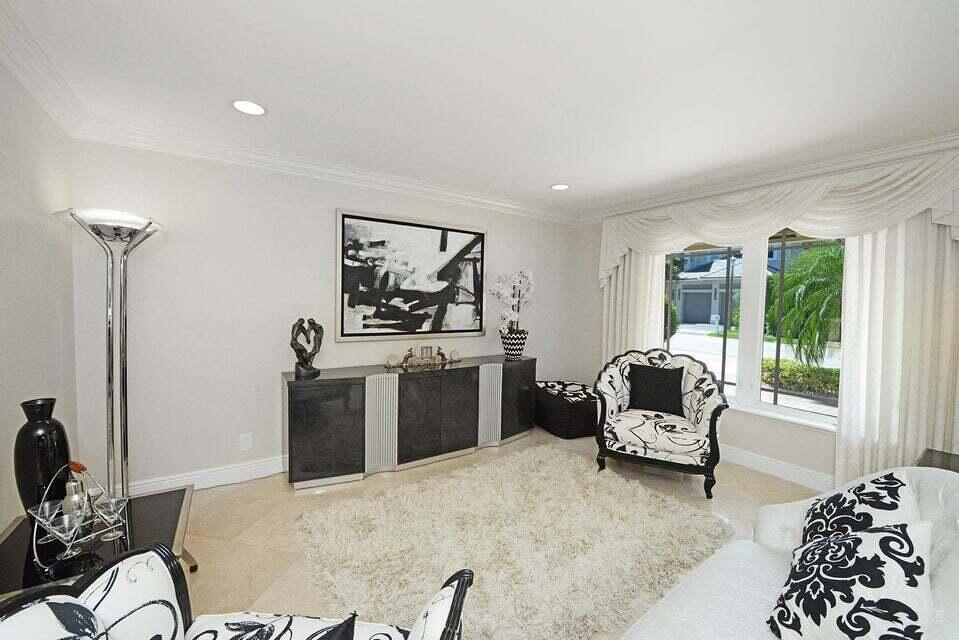 885 Ne Mulberry Drive Property Photo 9