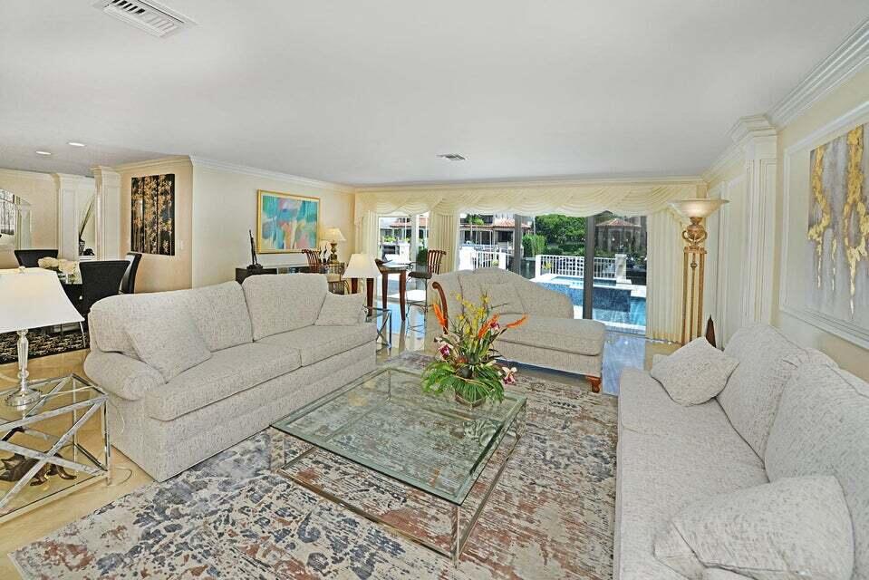 885 Ne Mulberry Drive Property Photo 11