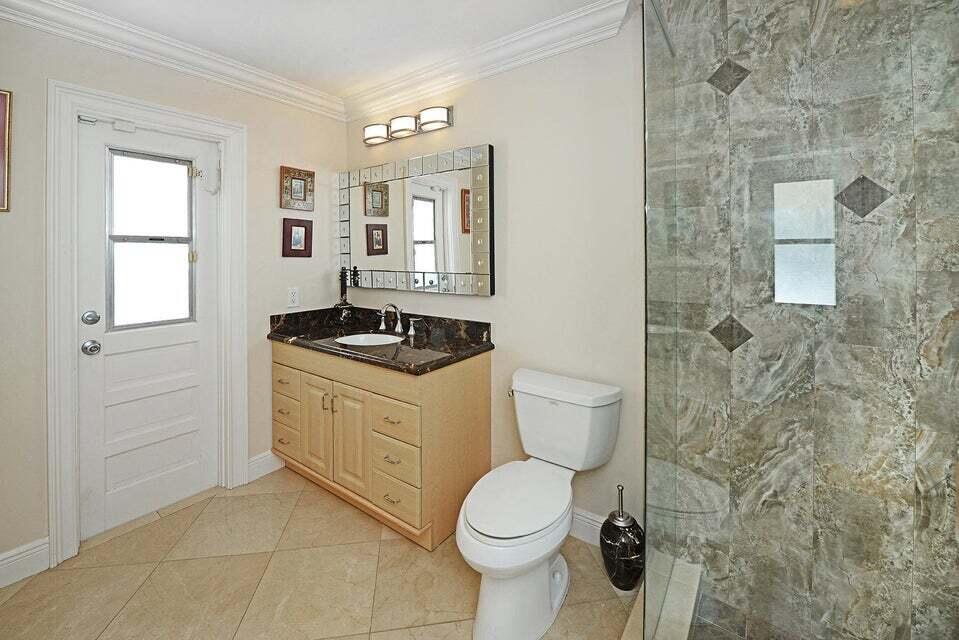 885 Ne Mulberry Drive Property Photo 14
