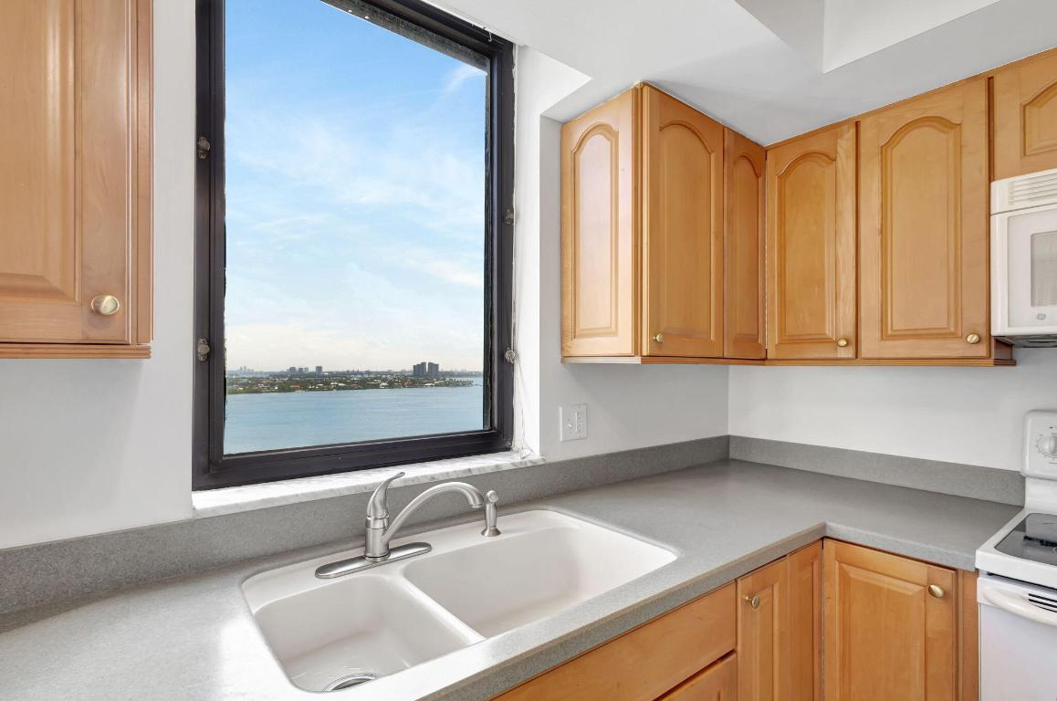 5380 N Ocean Drive 15 A Property Photo 28