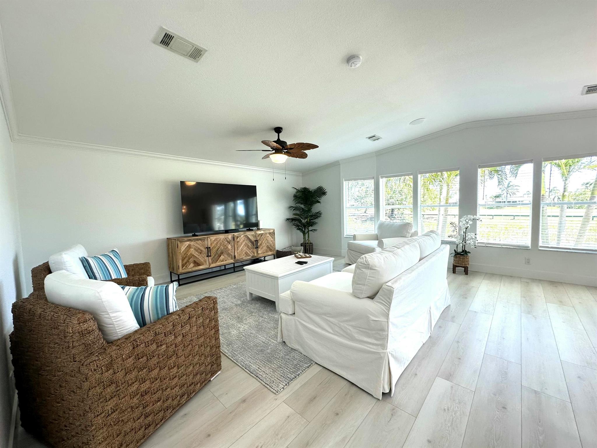 7728 Mcclintock Way Property Photo 10