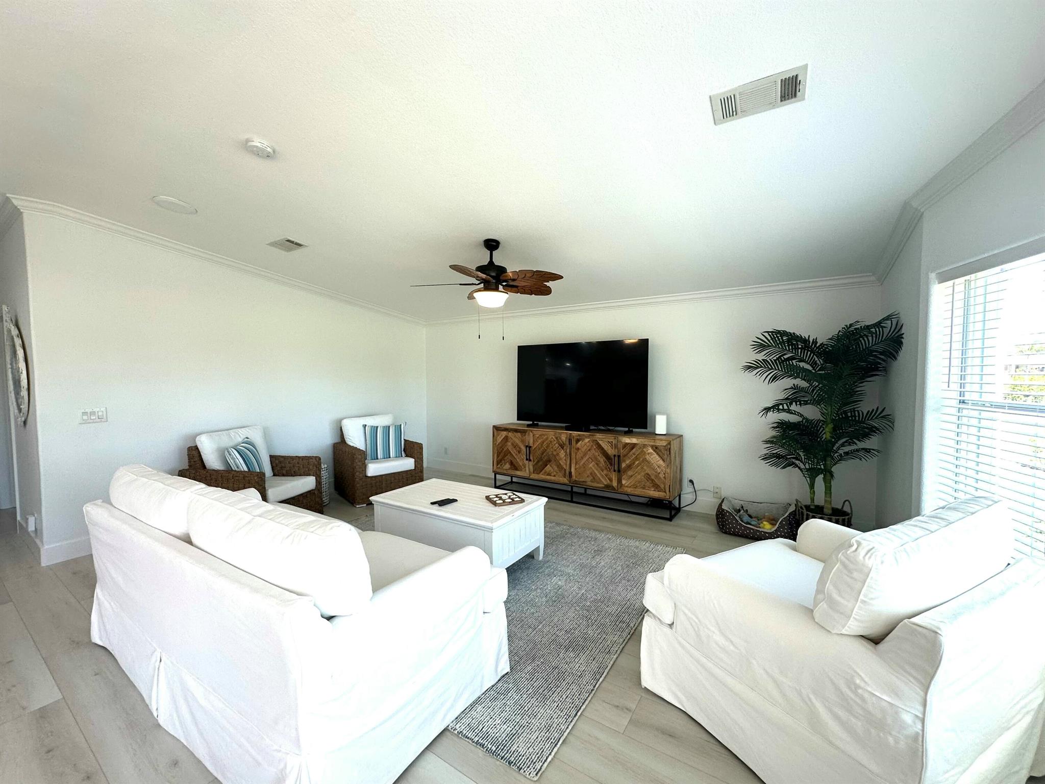 7728 Mcclintock Way Property Photo 12
